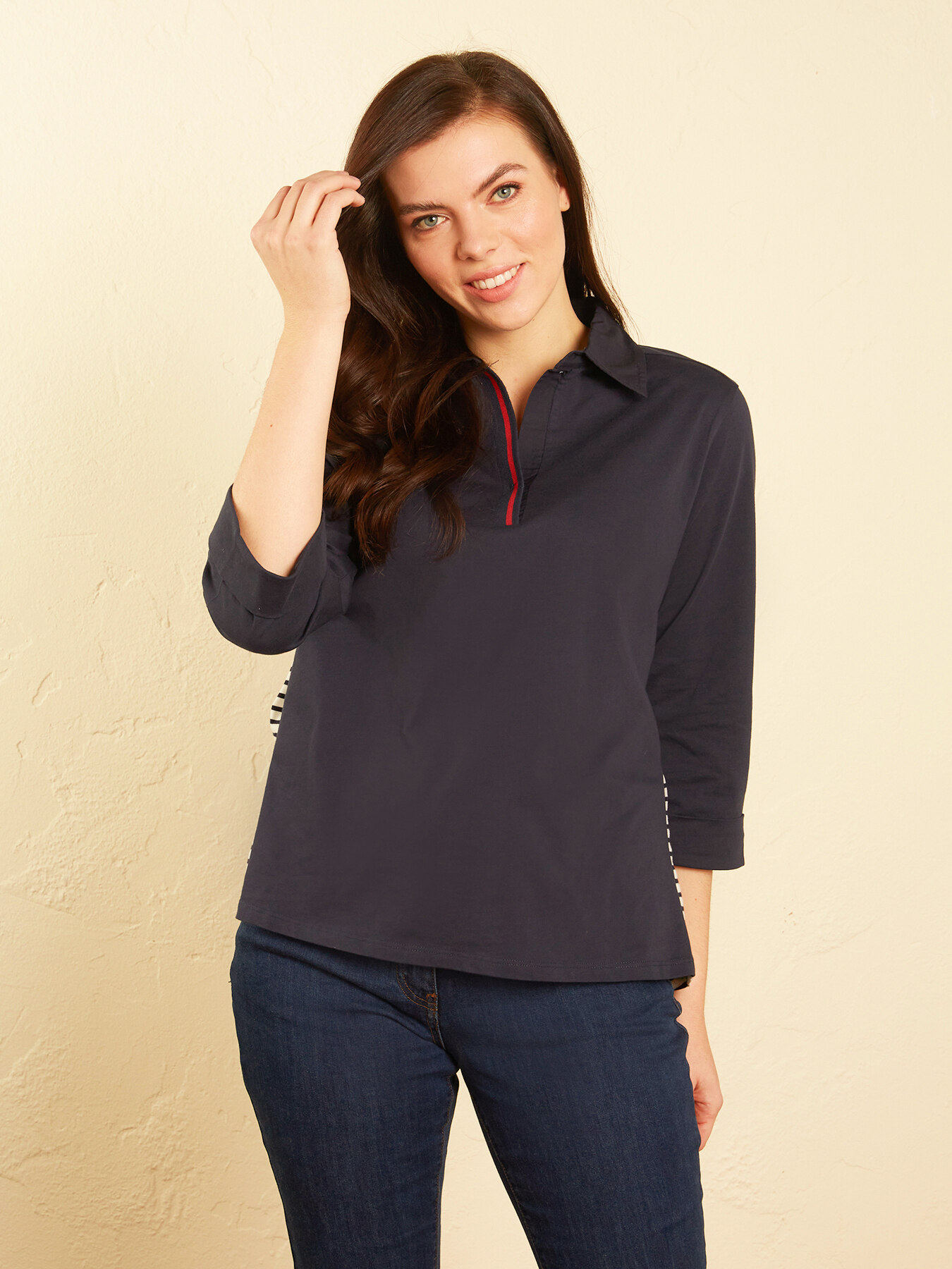 T-shirt polo com inser&ccedil;&otilde;es &agrave;s riscas image number 2