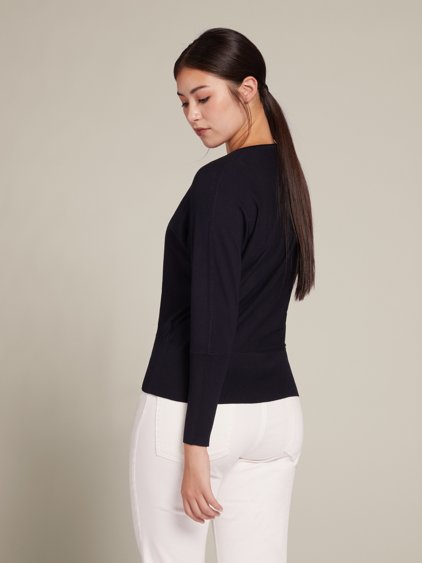 Jersey con escote de pico en eco-viscosa image number 1