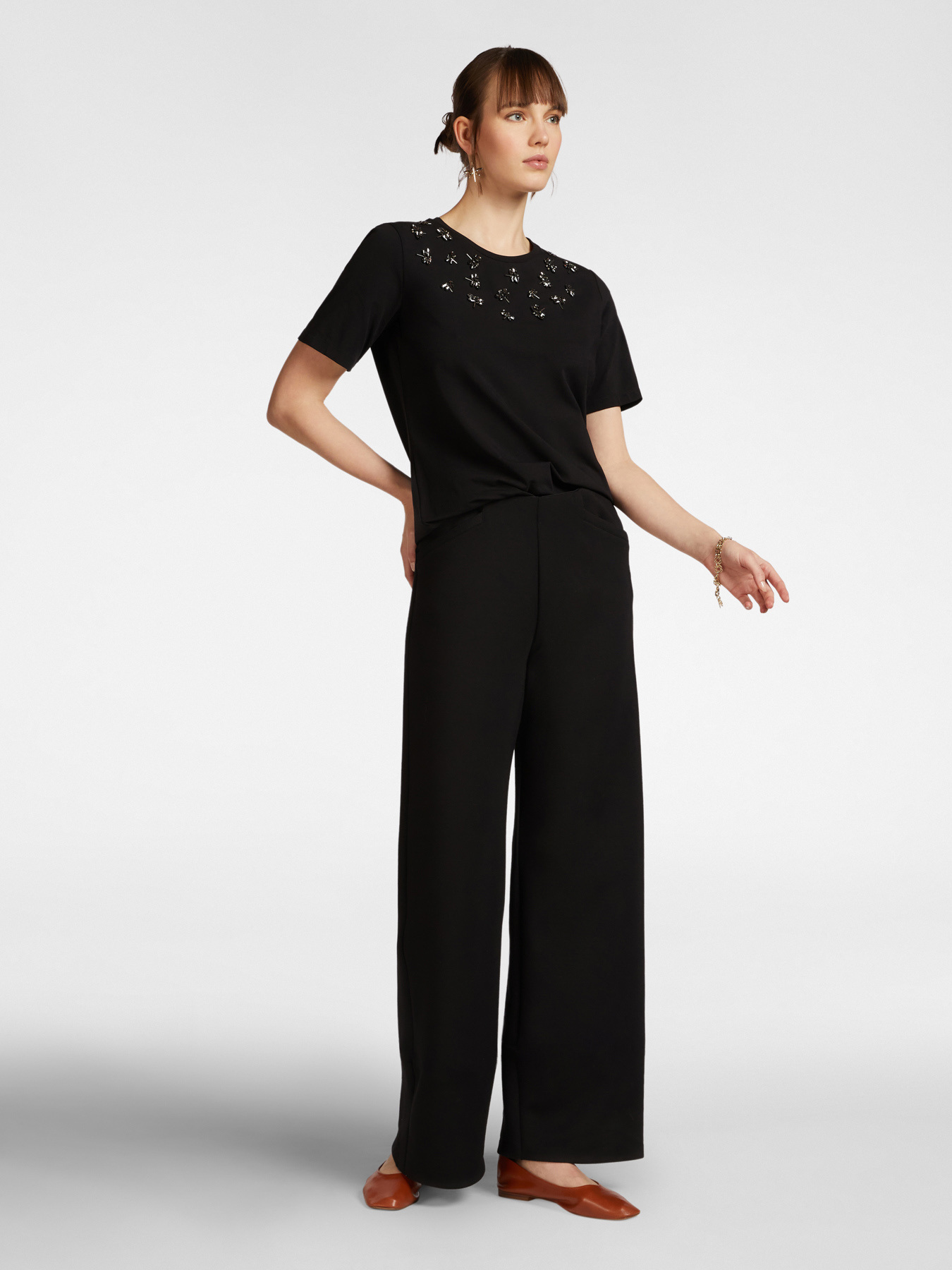 Camiseta con bordado lib&eacute;lulas image number 2