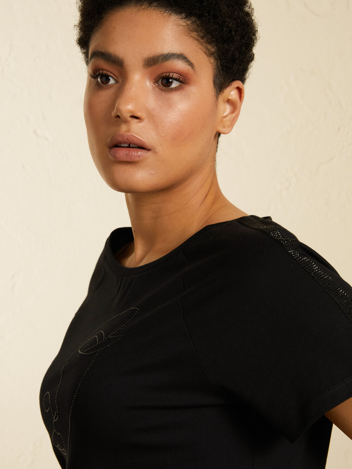 T-SHIRT CON APPLICAZIONI image number 2