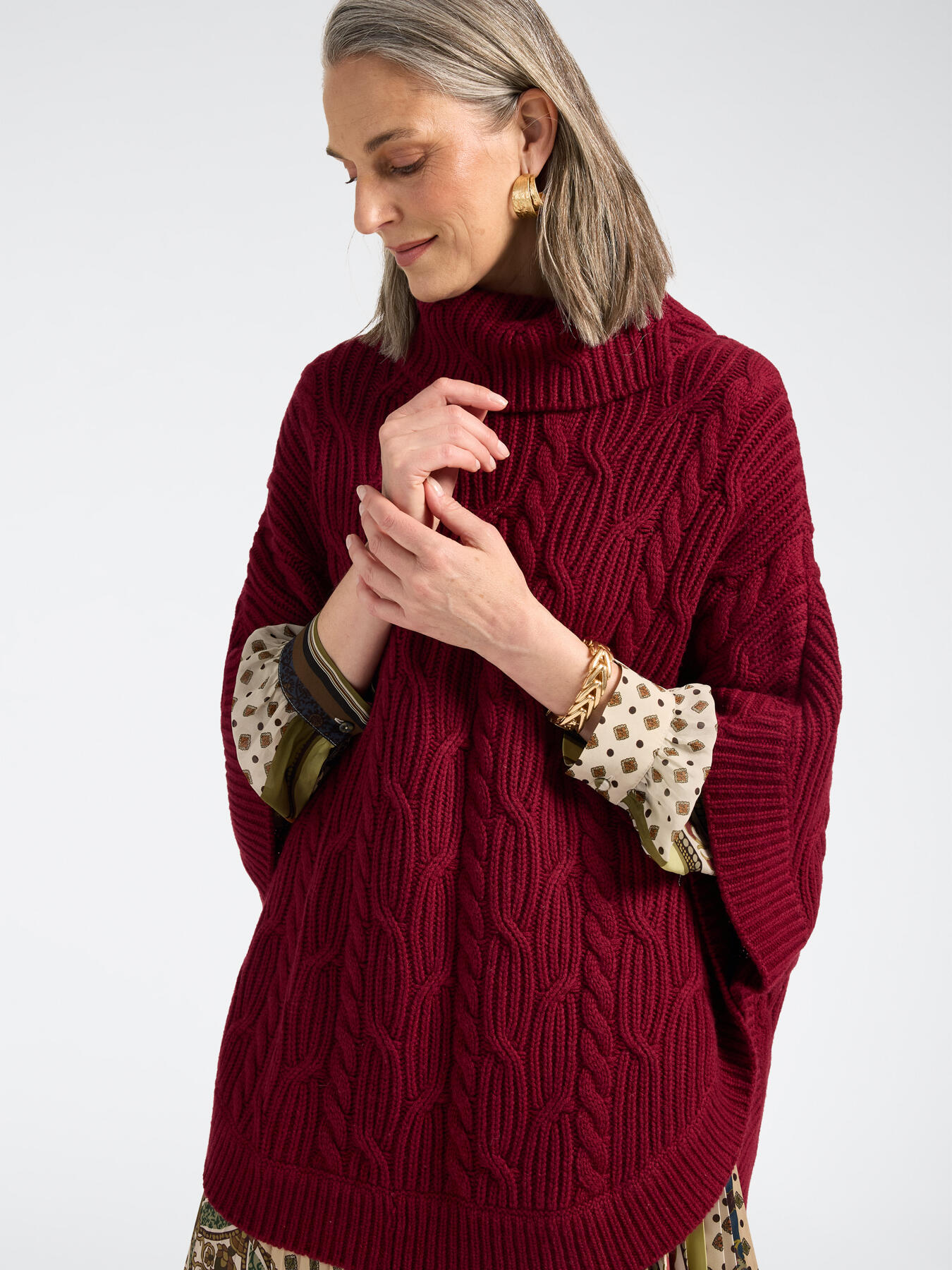 Cable knit poncho in pure wool image number 0