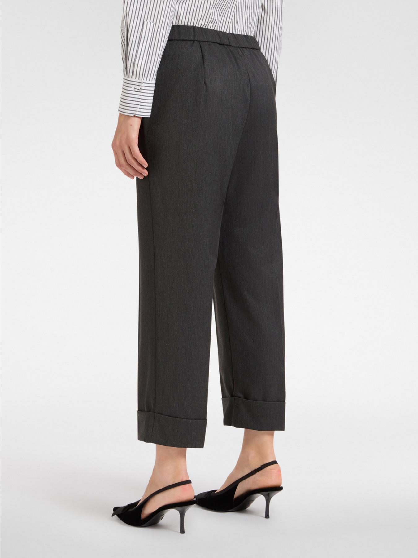 Verk&uuml;rzte Hose mit B&uuml;ndchen image number 1