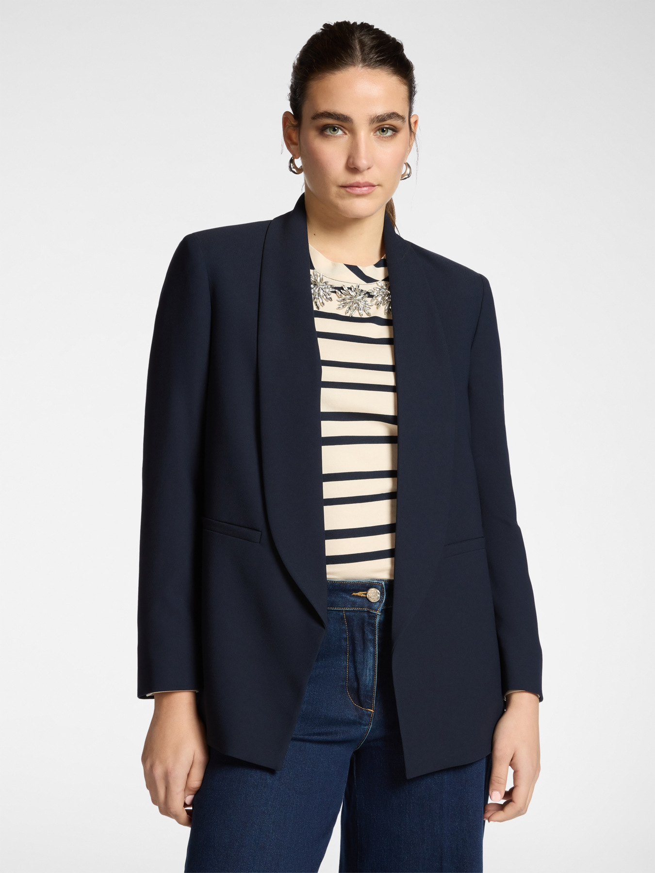 Structured cr&ecirc;pe jacket image number 0