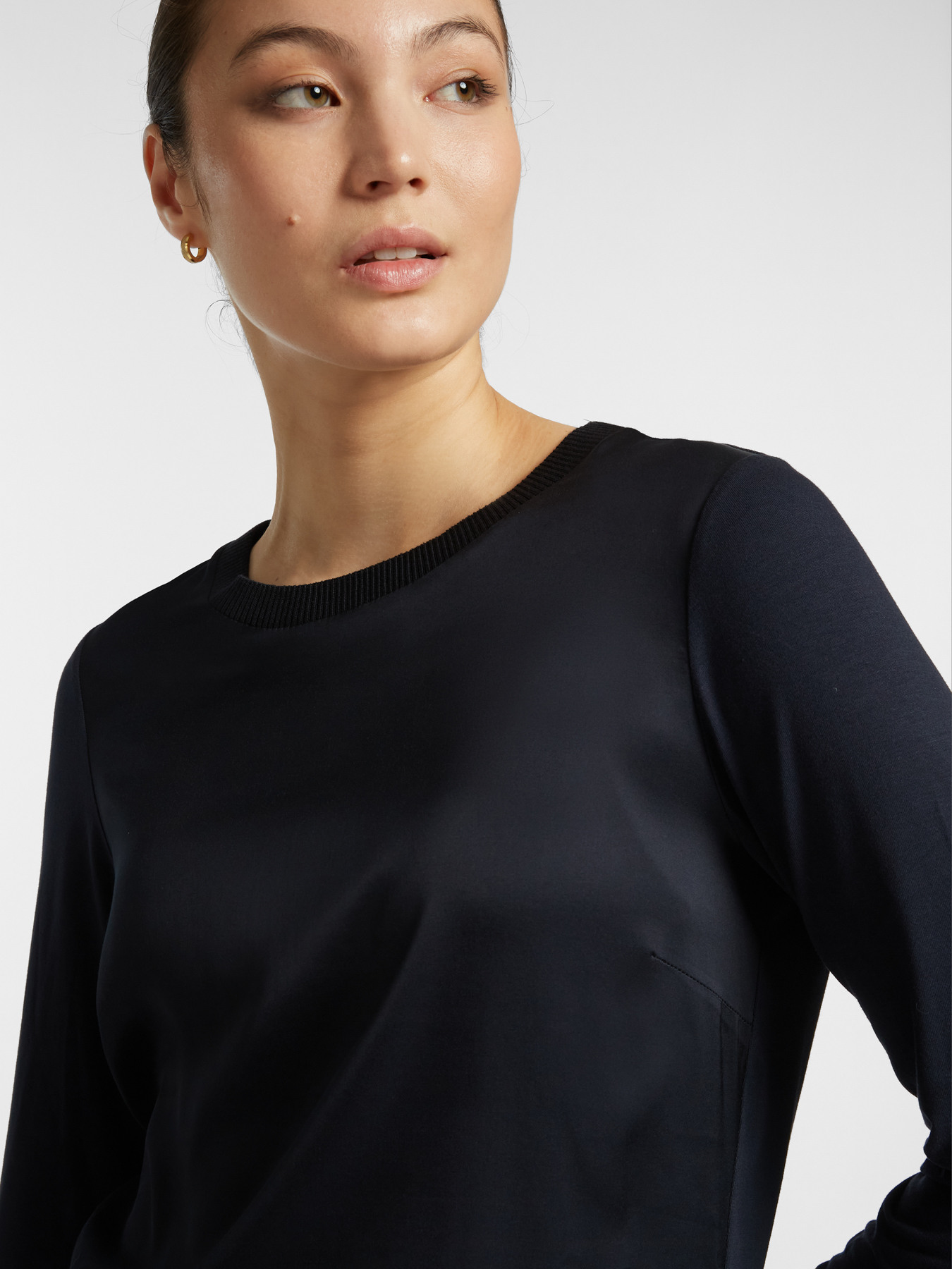 LENZING&trade; ECOVERO&trade; viscose t-shirt image number 3