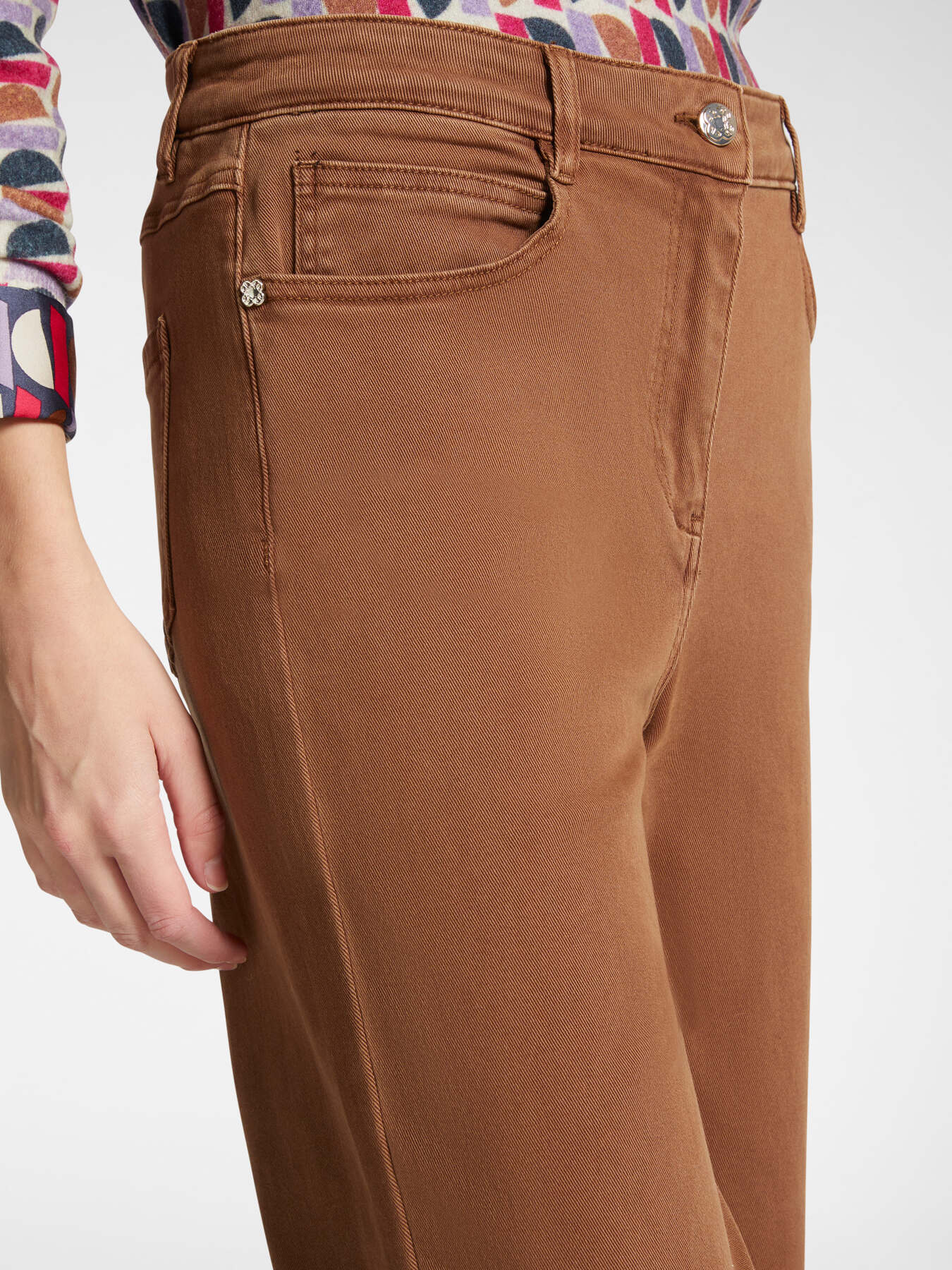Cropped five-pocket trousers in drill image number 3