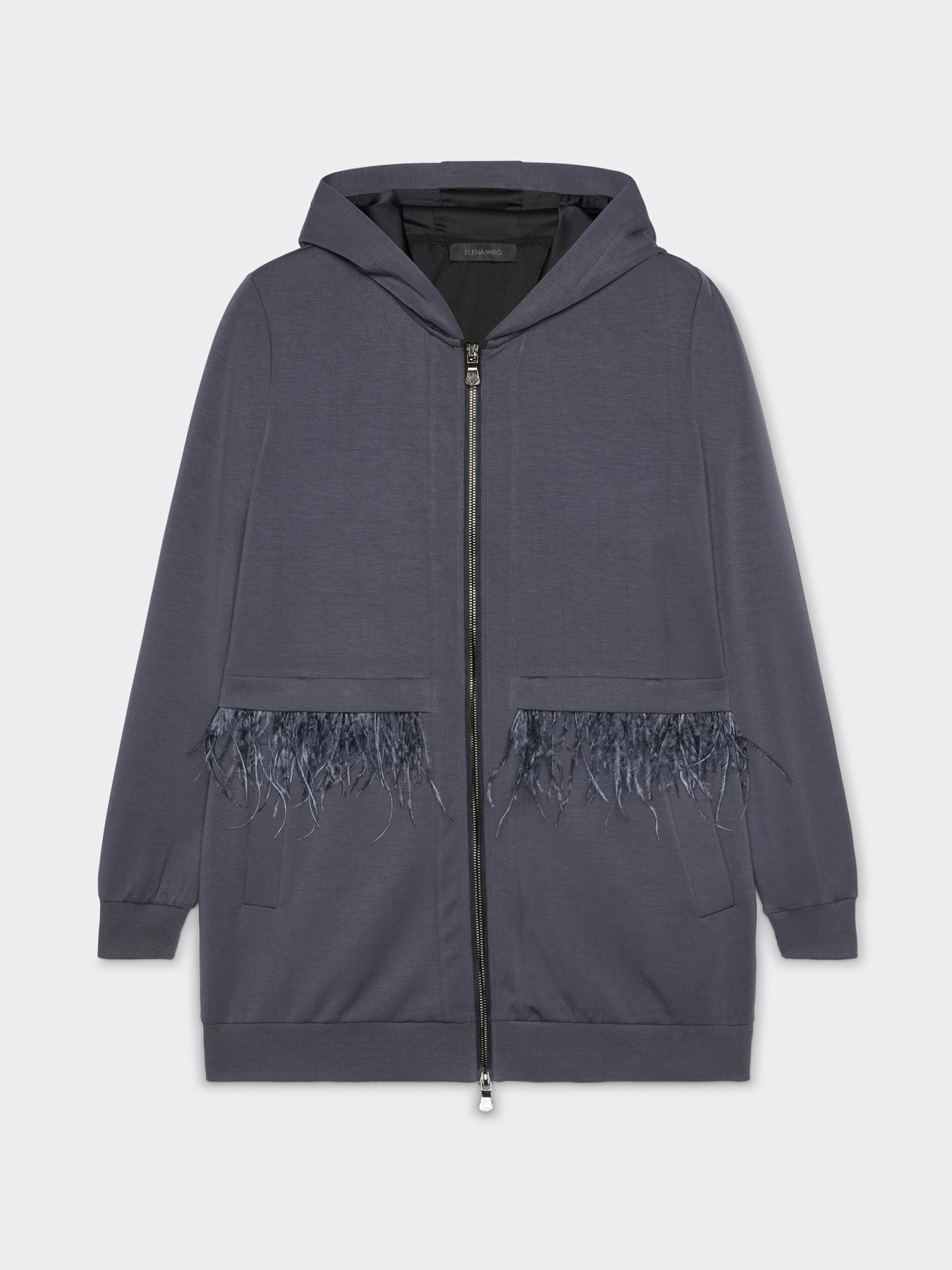 Sudadera sporty chic con plumas image number 4