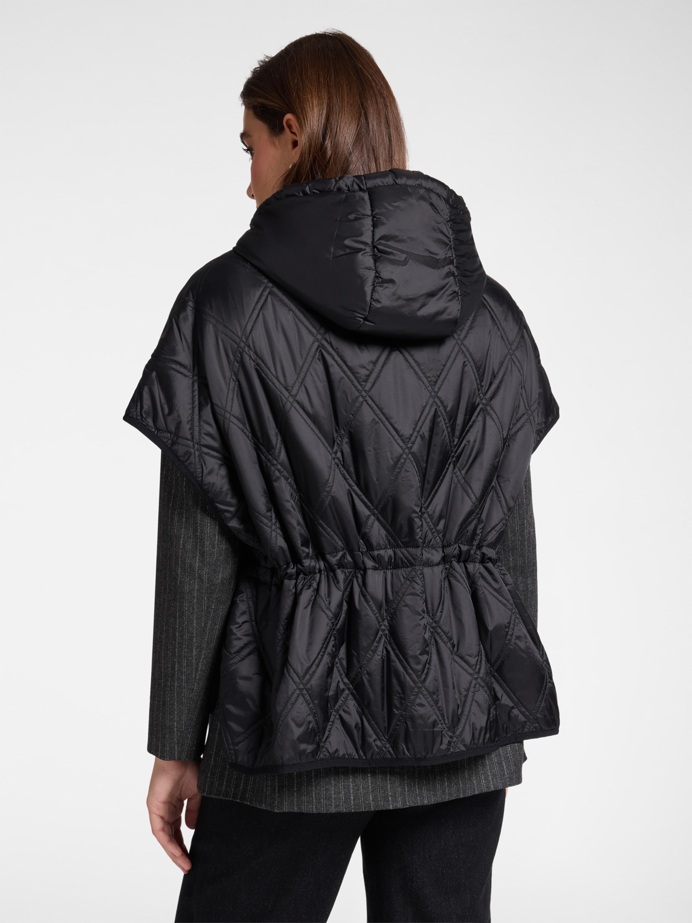 Quilted down jacket with short sleeves image number 1