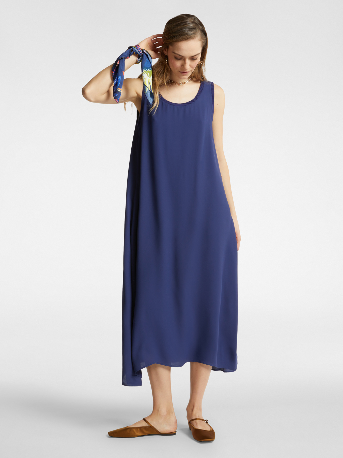 Vestido largo con bordes de canal&eacute; image number 0