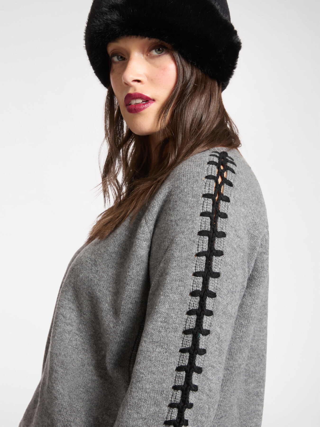 Pull en pure laine avec broderie image number 3