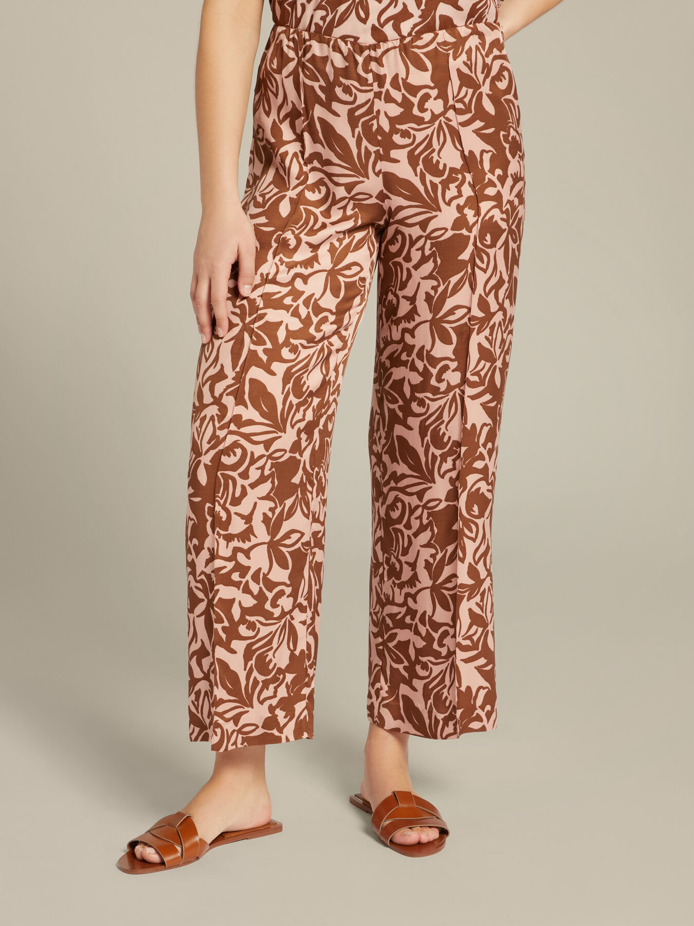 Printed ECOVERO™ viscose trousers image number 2