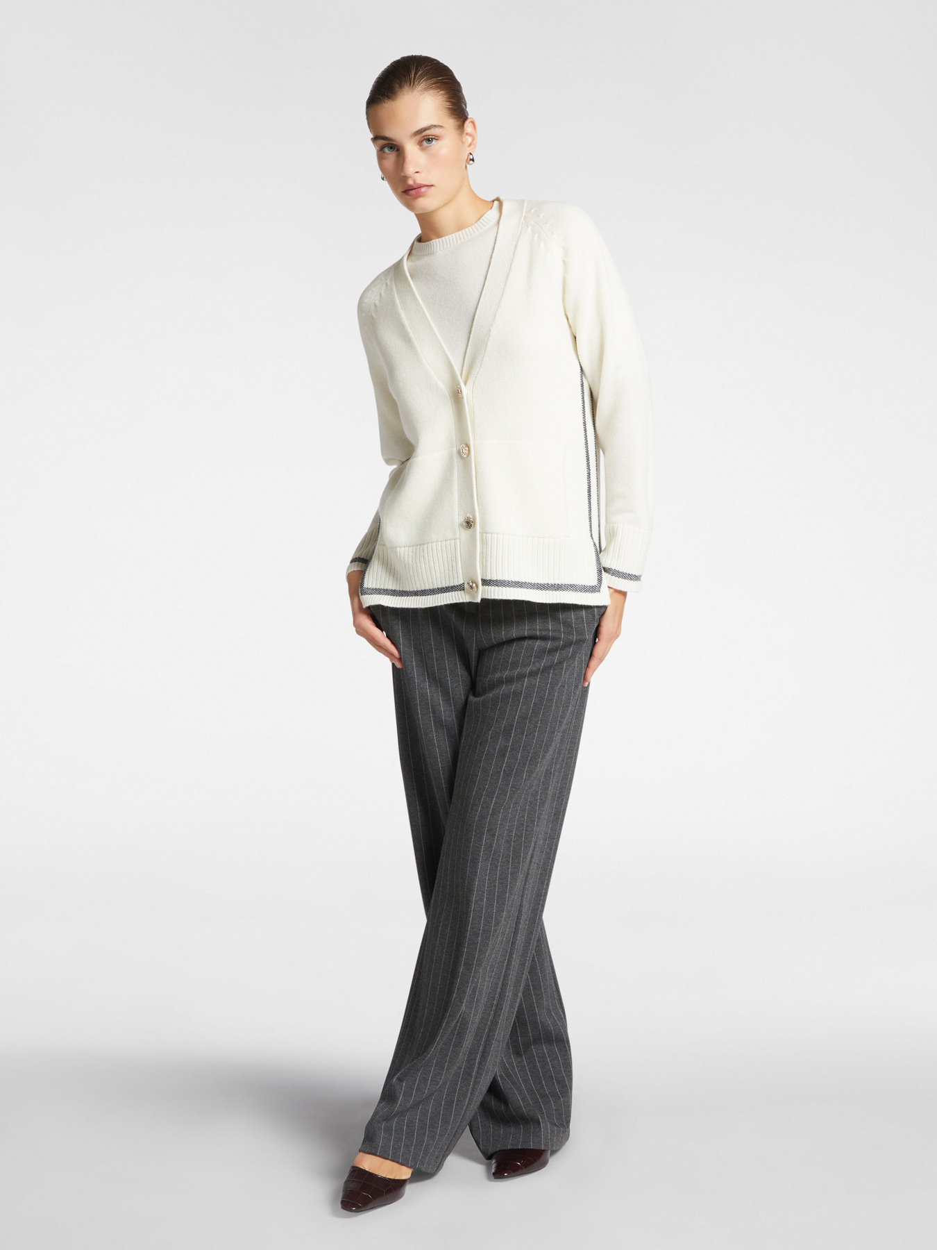 Cardigan aus Wolle mit bearbeiteten Bord&uuml;ren image number 2