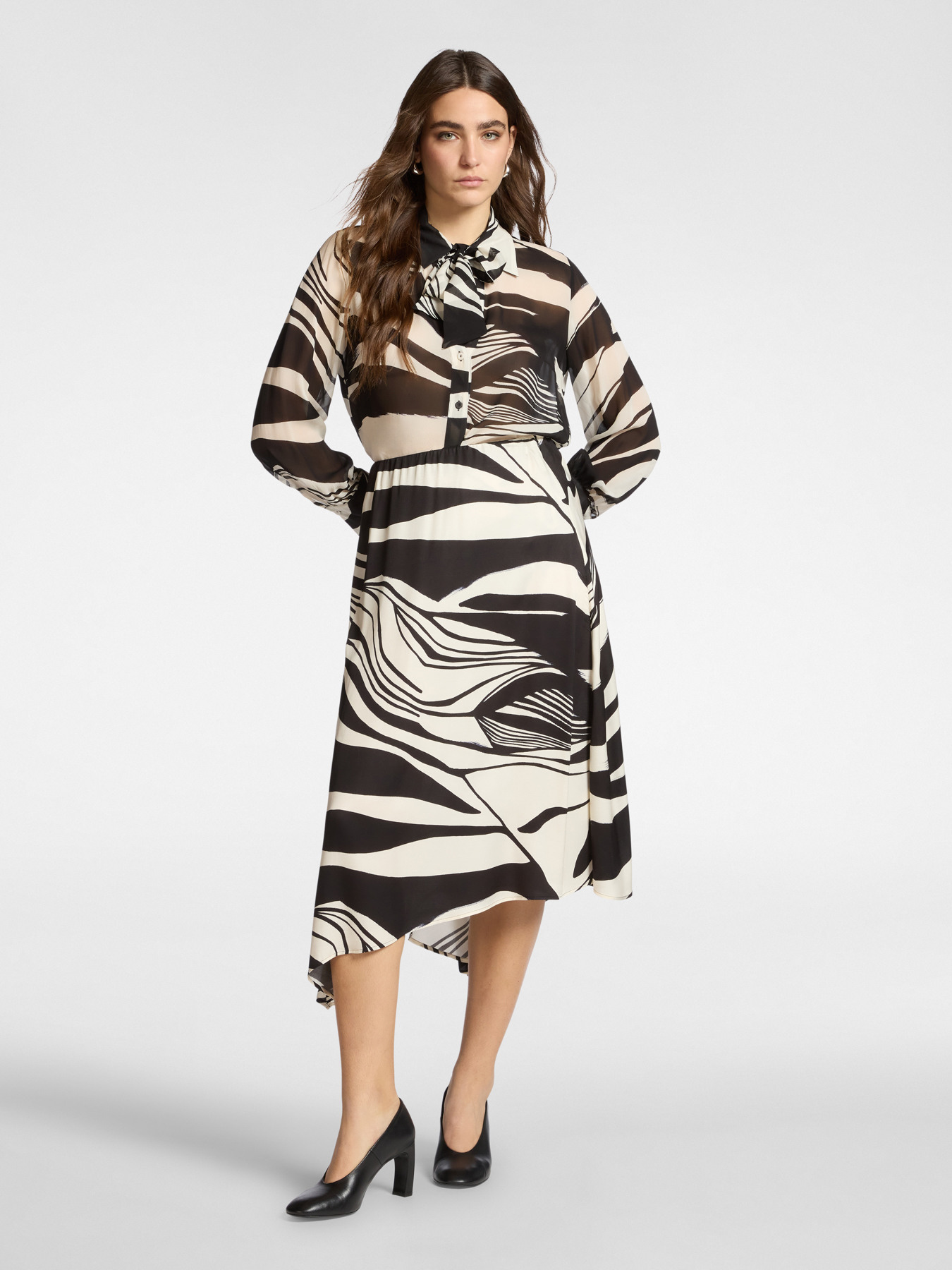 Printed georgette shirt with bow image number 2