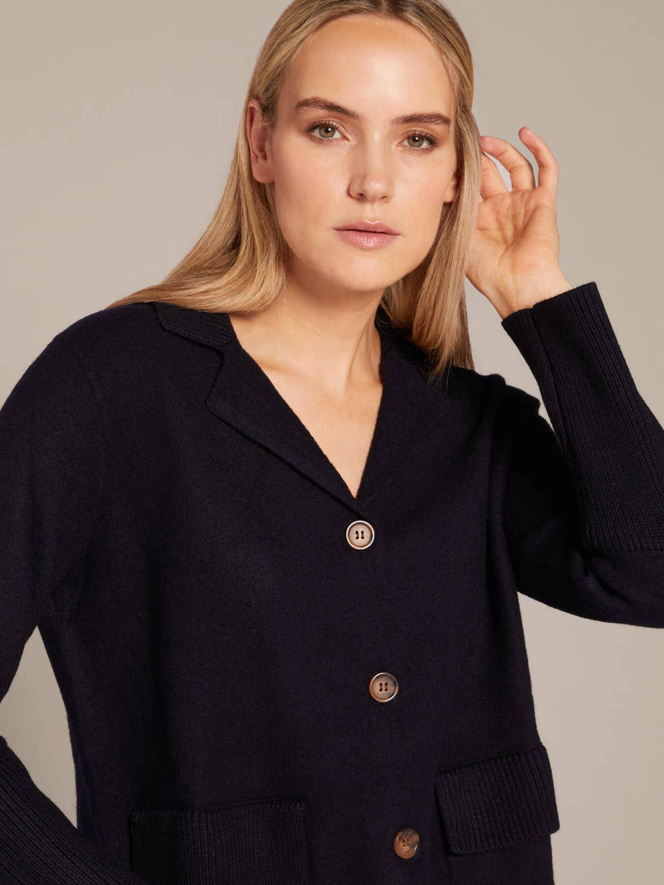 C&aacute;rdigan boxy de lana cocida image number 3