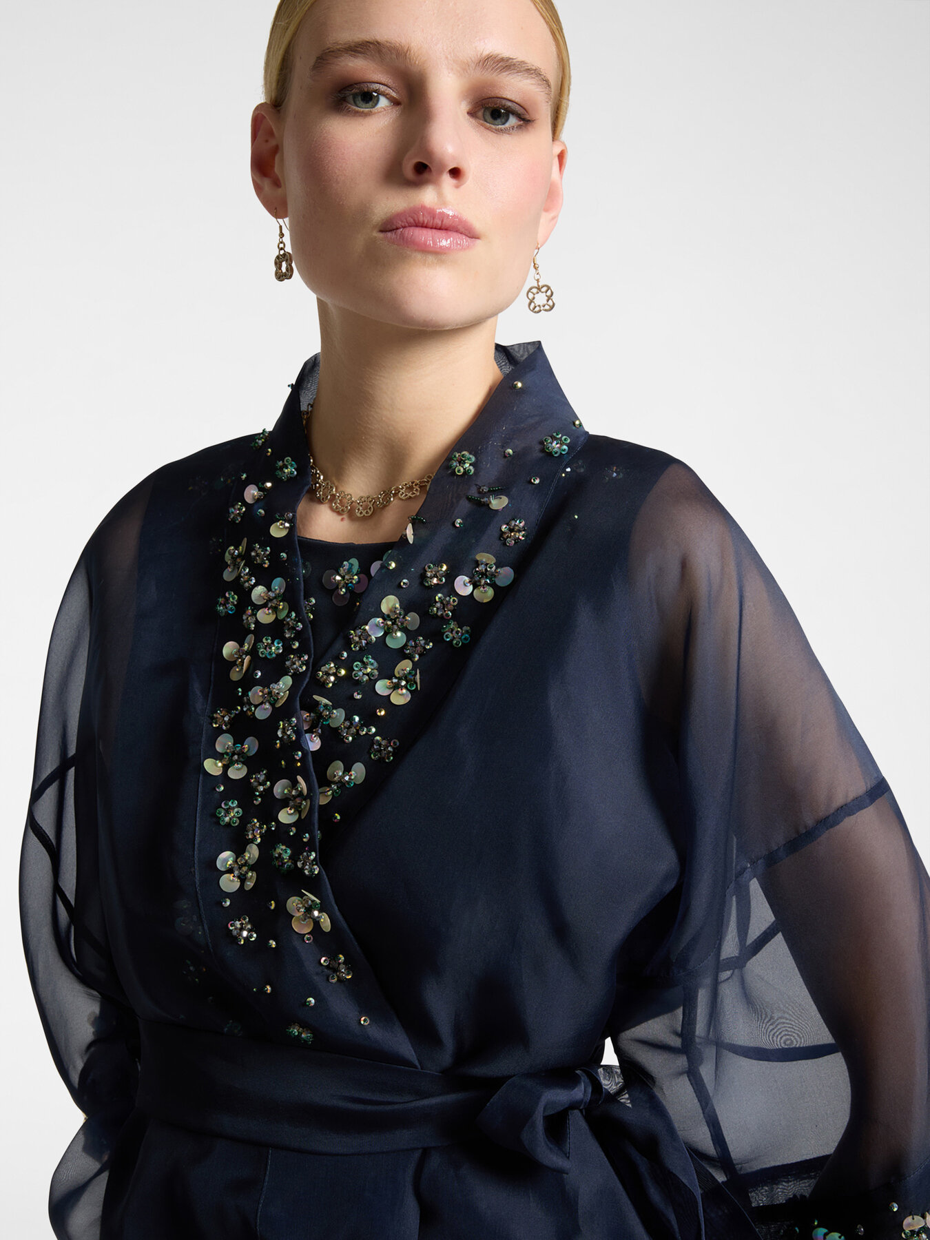 Giacca elegante in organza di seta ricamata image number 3