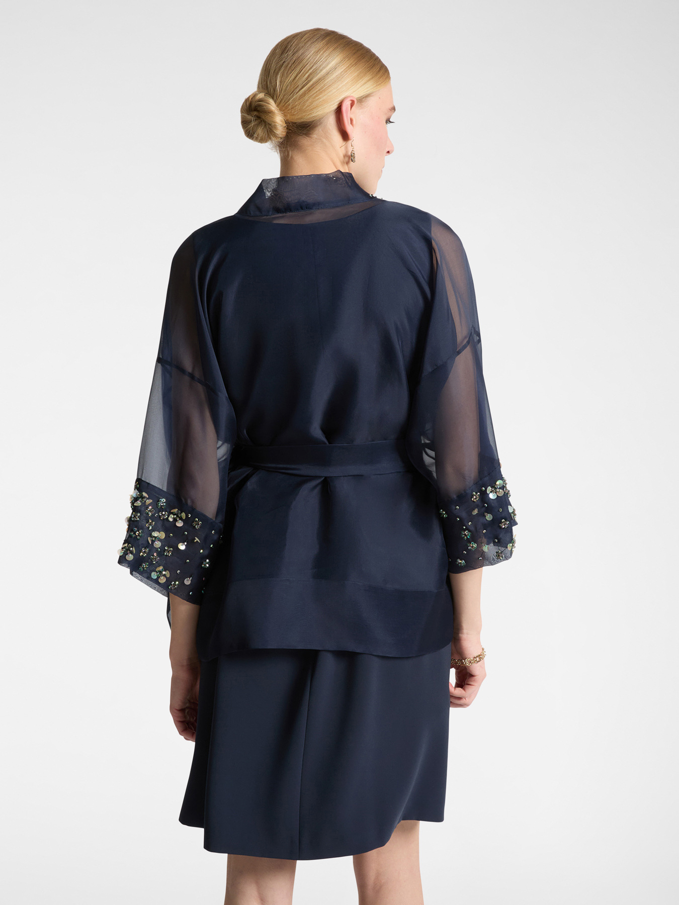 Giacca elegante in organza di seta ricamata image number 1