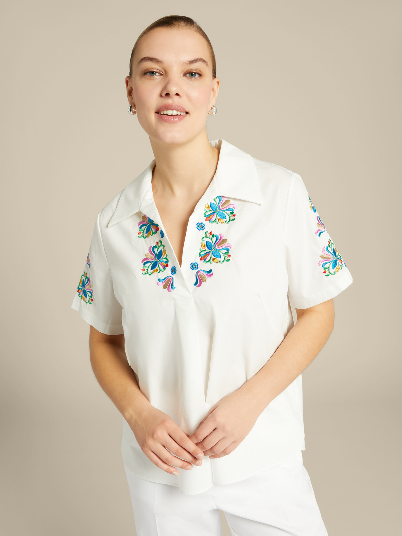 Blusa de popeline com bordado image number 0