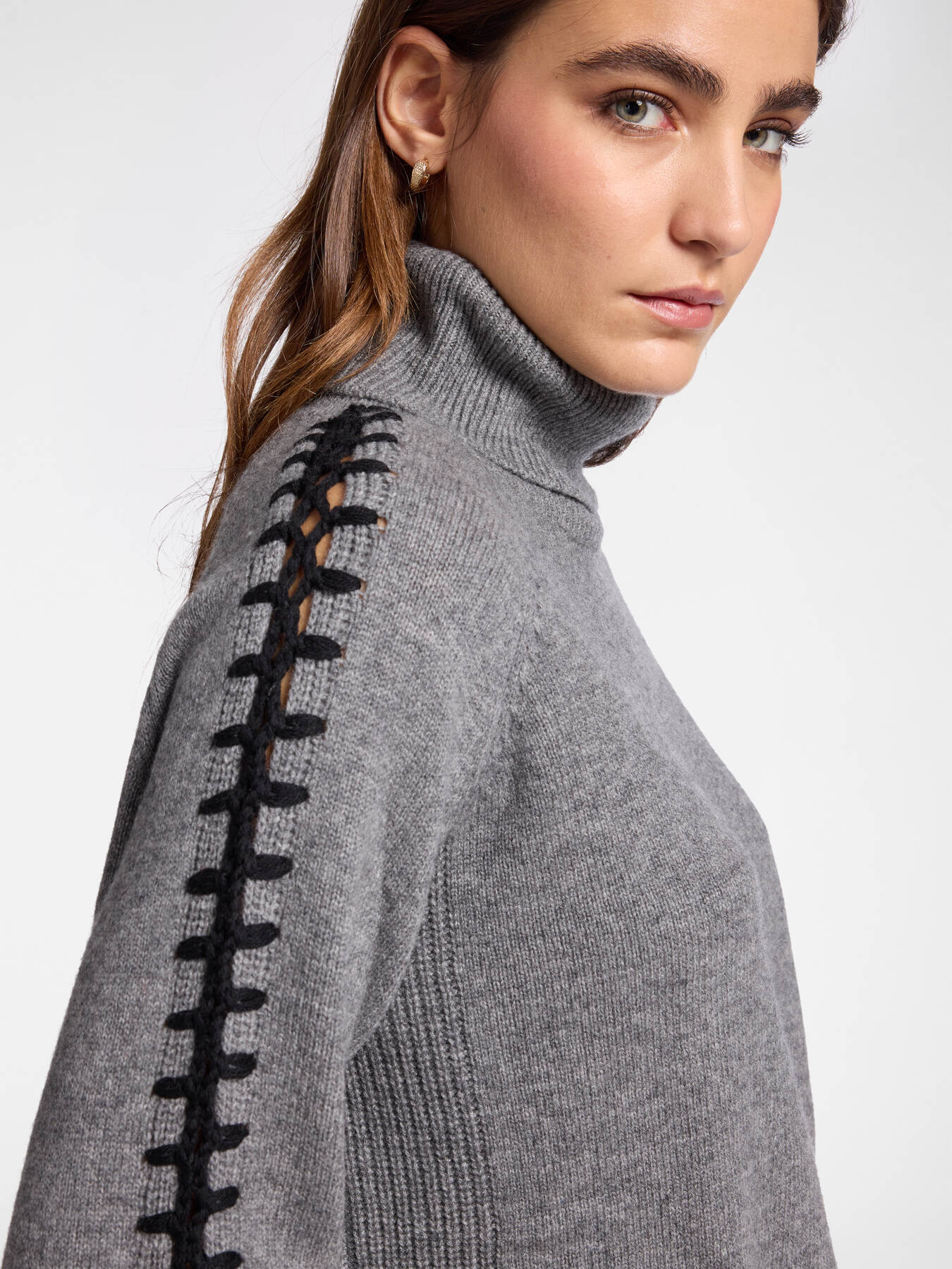 Hand-embroidered wool sweater image number 3