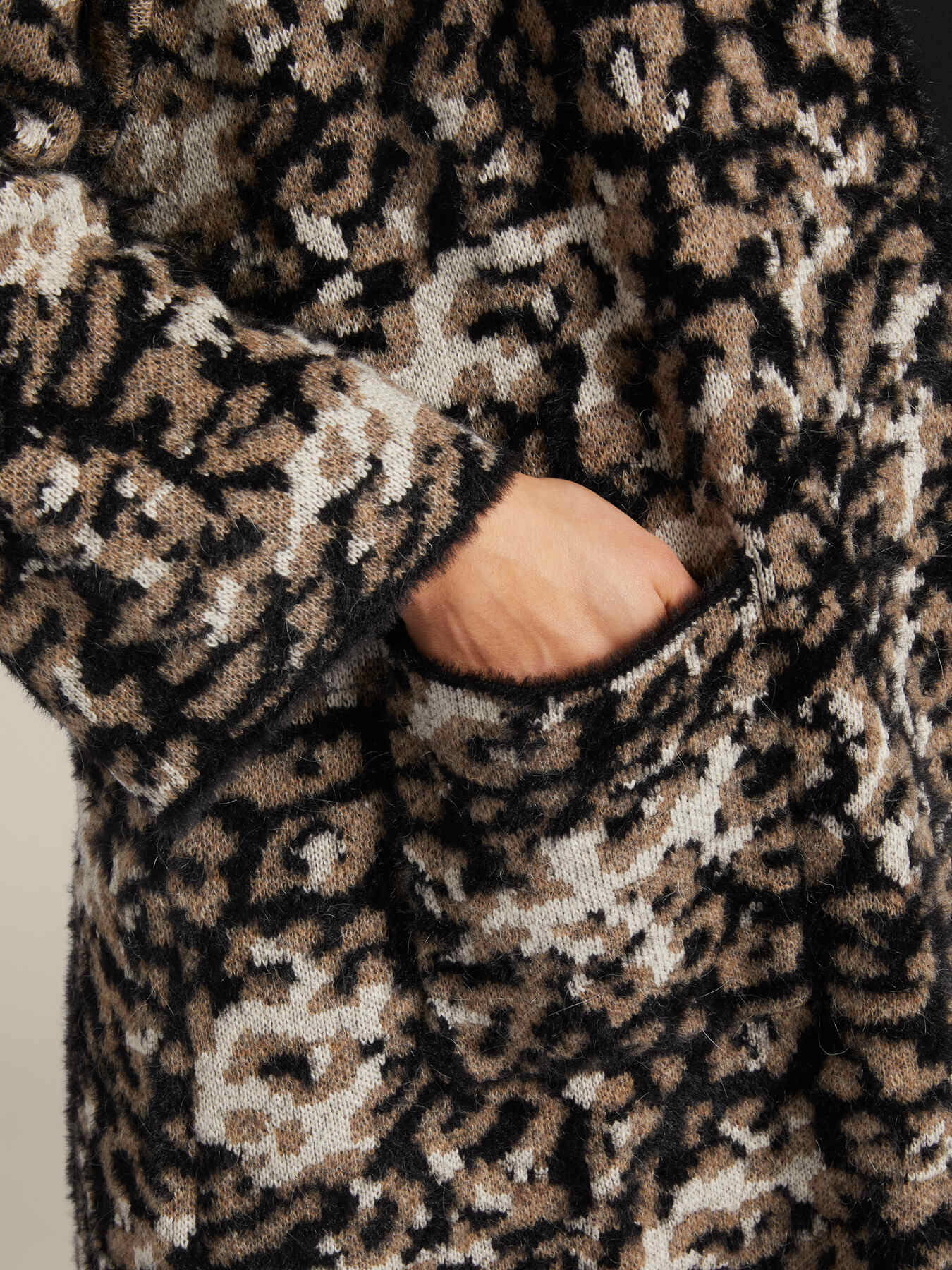 Oversized animal print cardigan image number 3