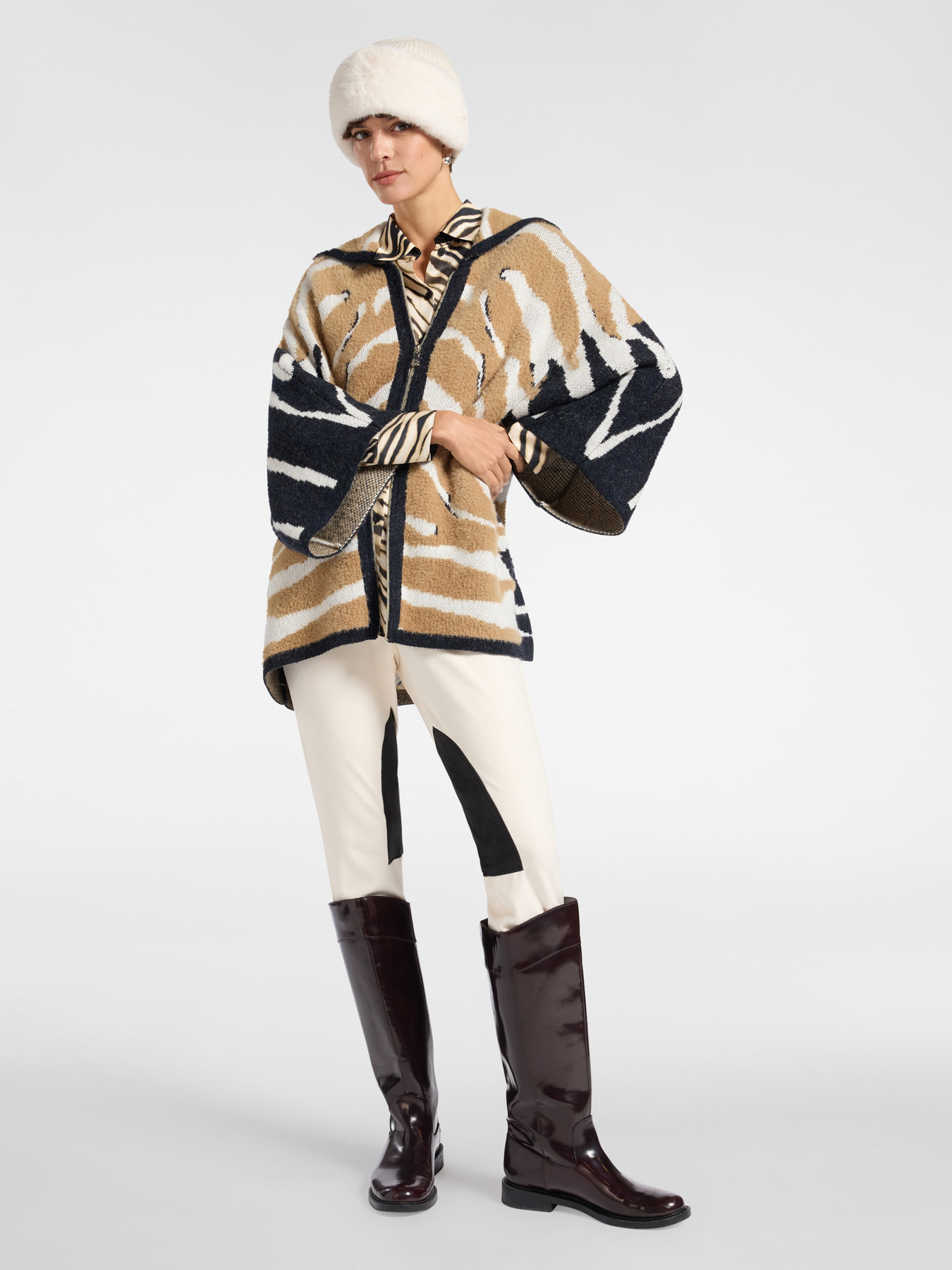 Oversized animalier sweater image number 2