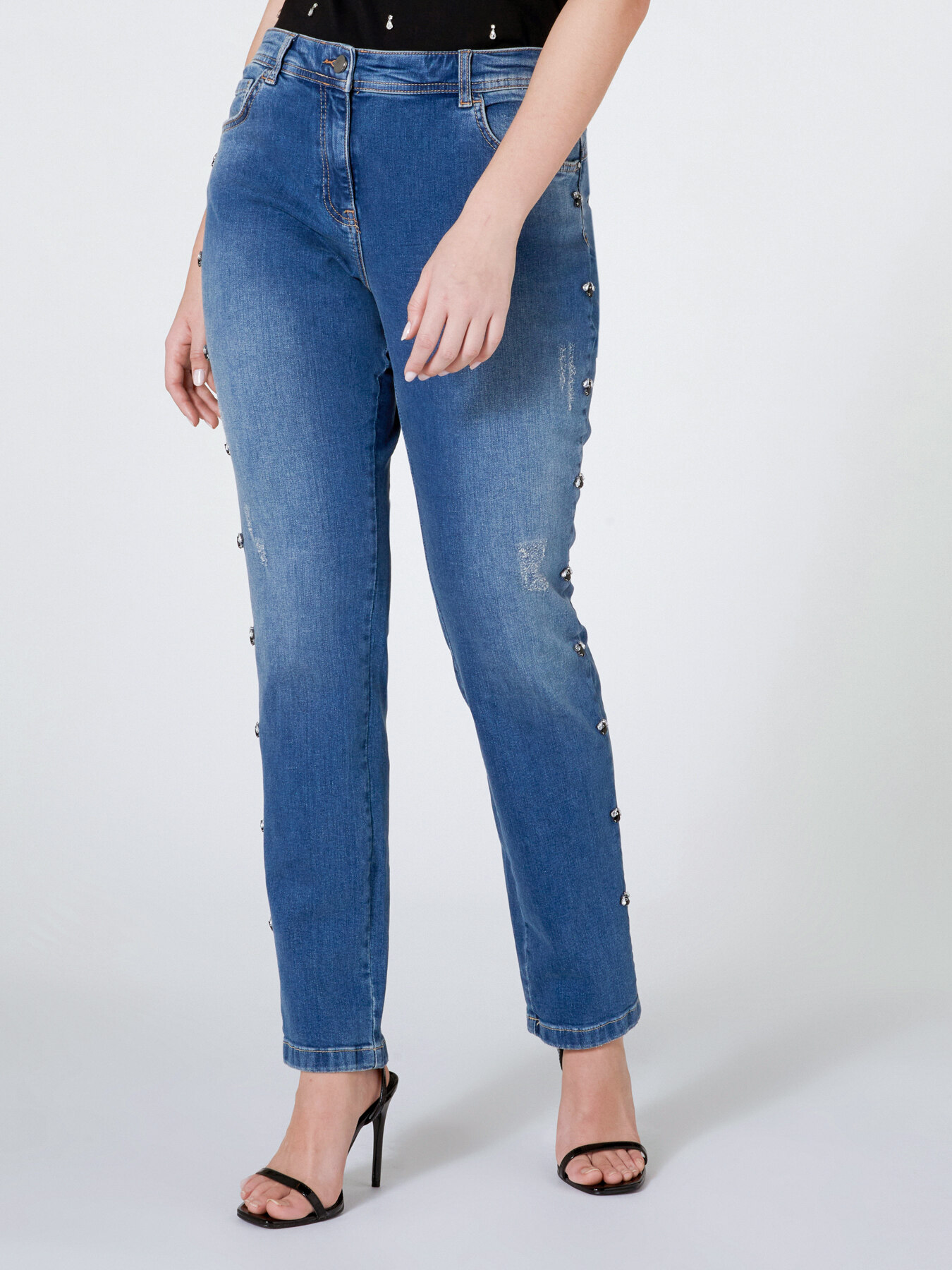 Vaqueros normales bordados image number 2