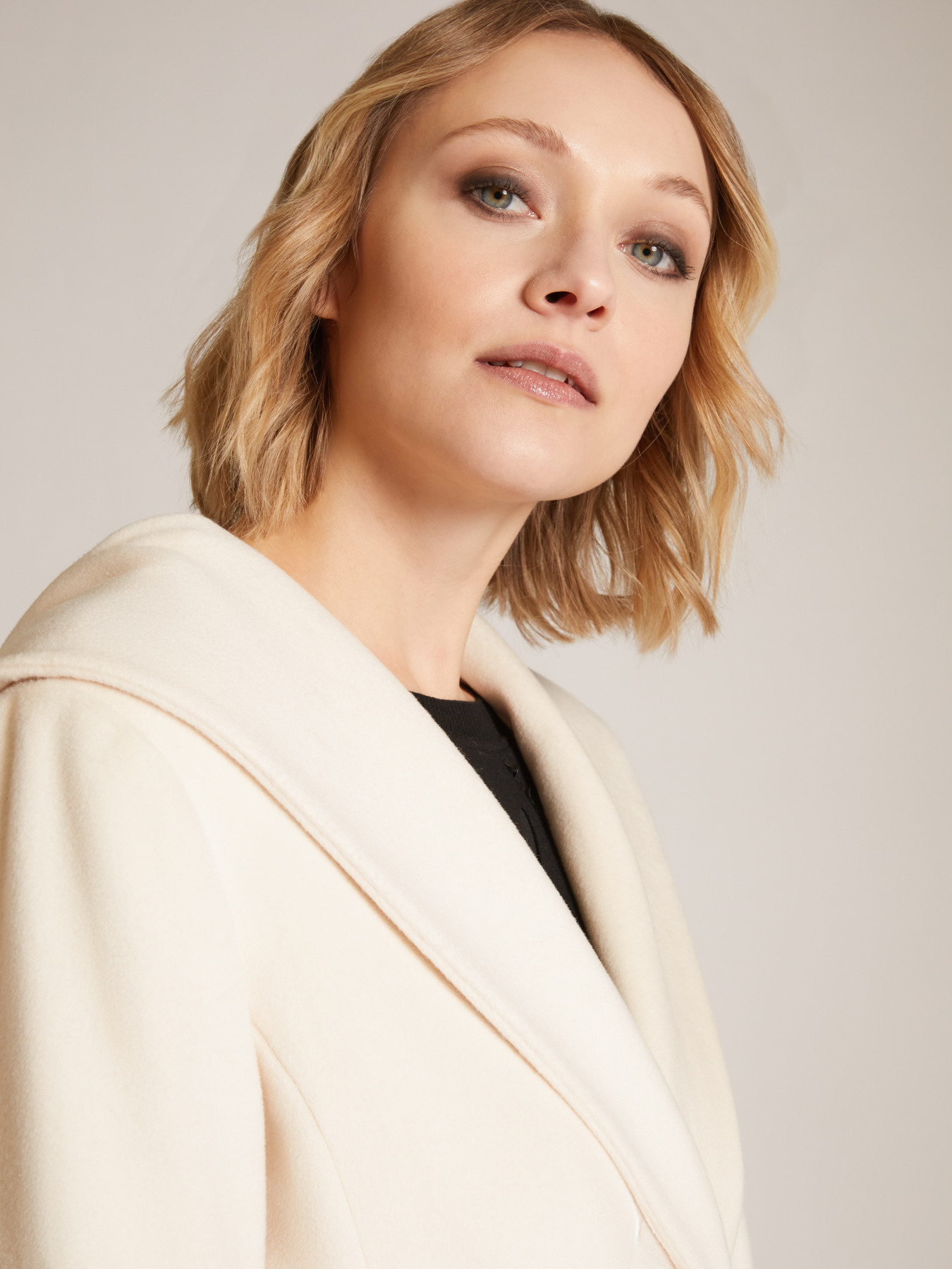 Worsted coat with belt image number 6