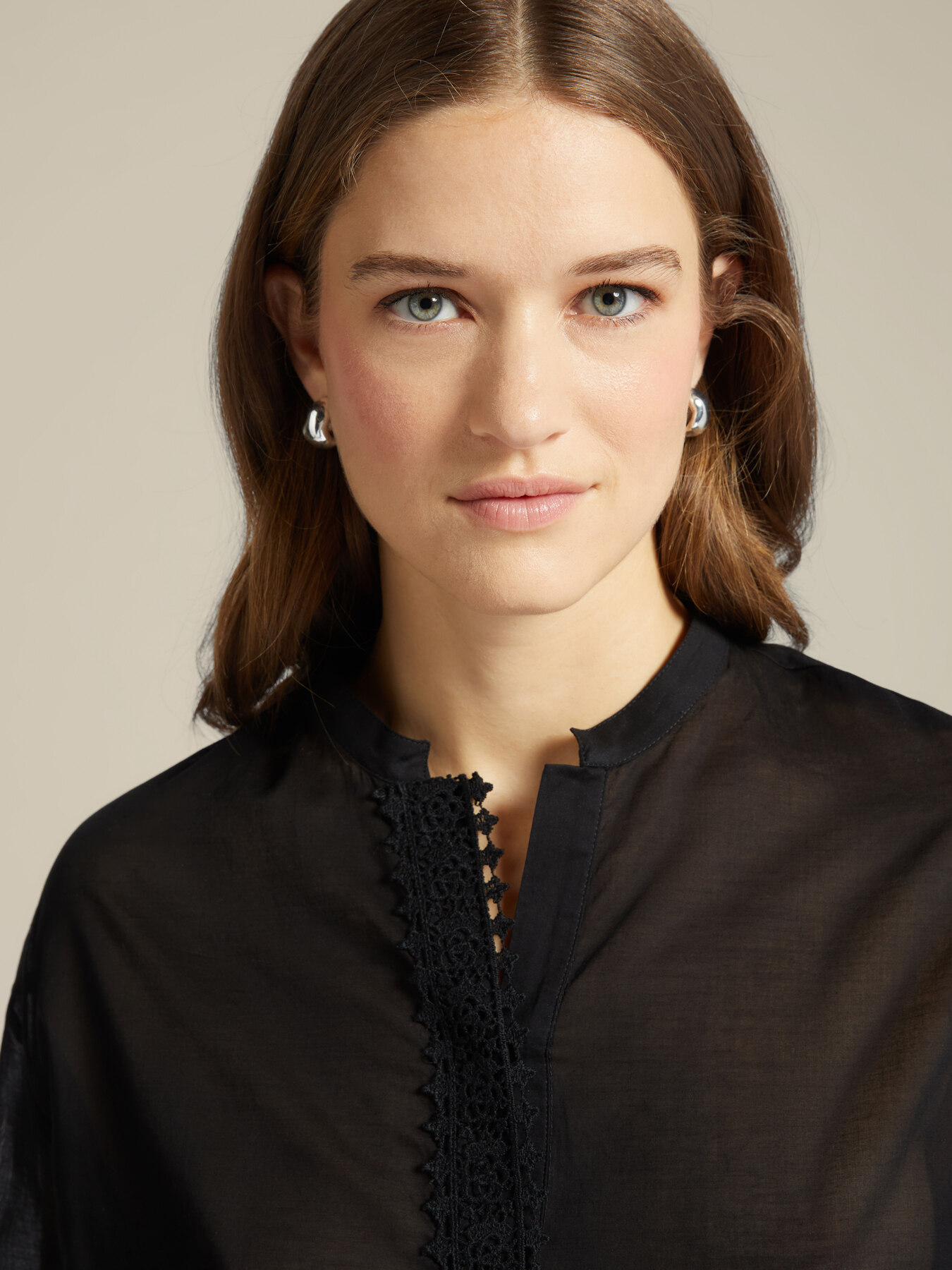 Hemdbluse aus Bio-Baumwolle mit Spitzenbordüren image number 3