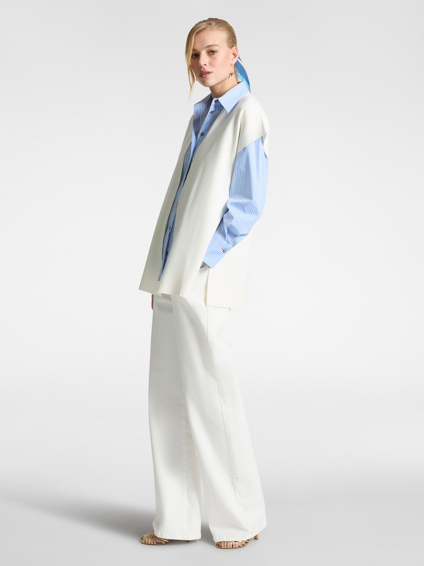 Long vest with short sleeve image number 2