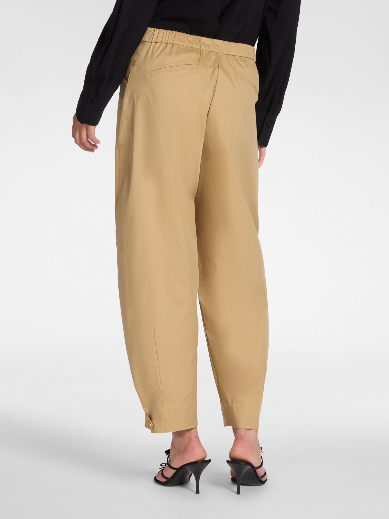 Barrel pants with bottom straps image number 1