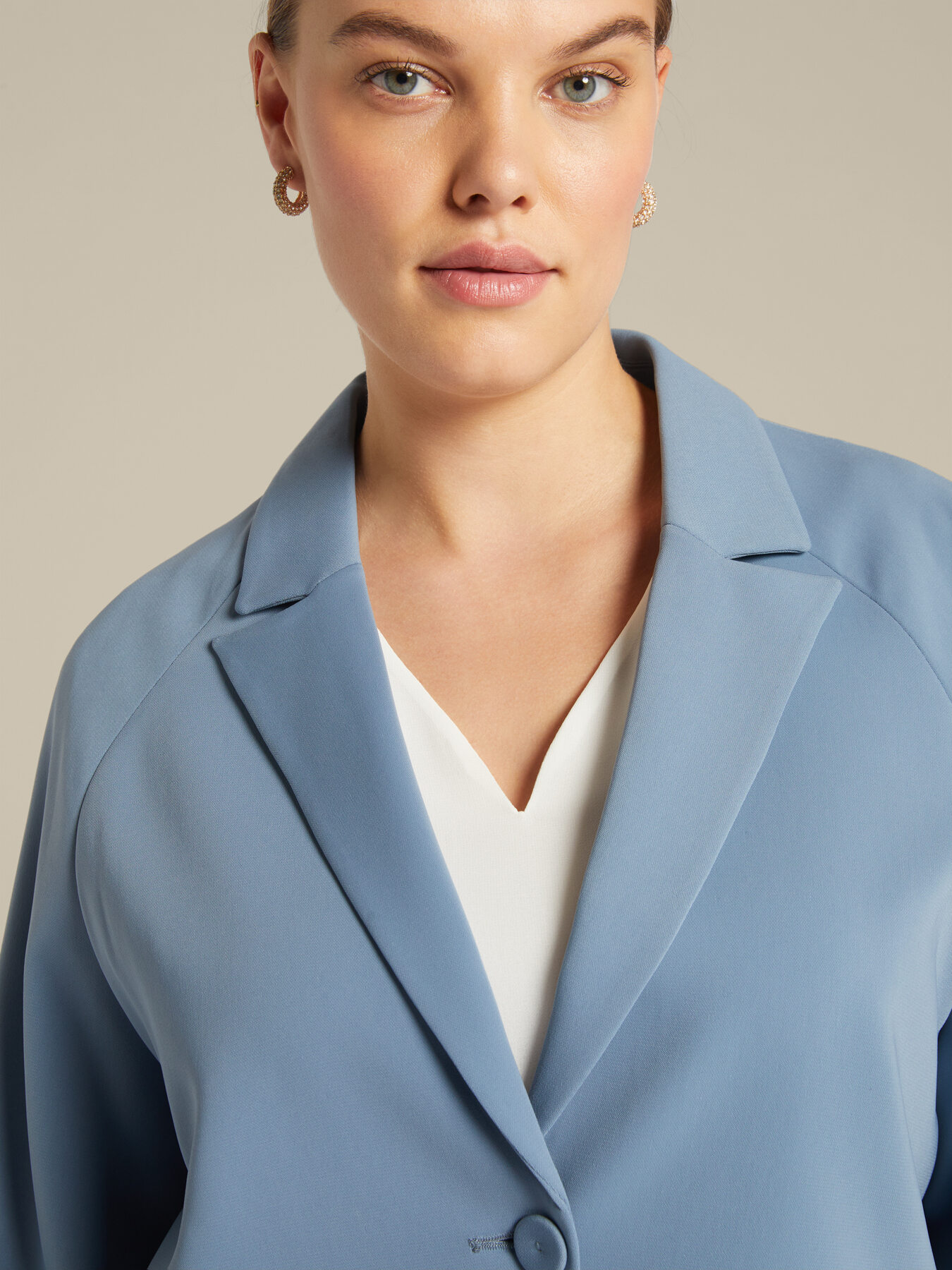 Elegant jacket image number 4