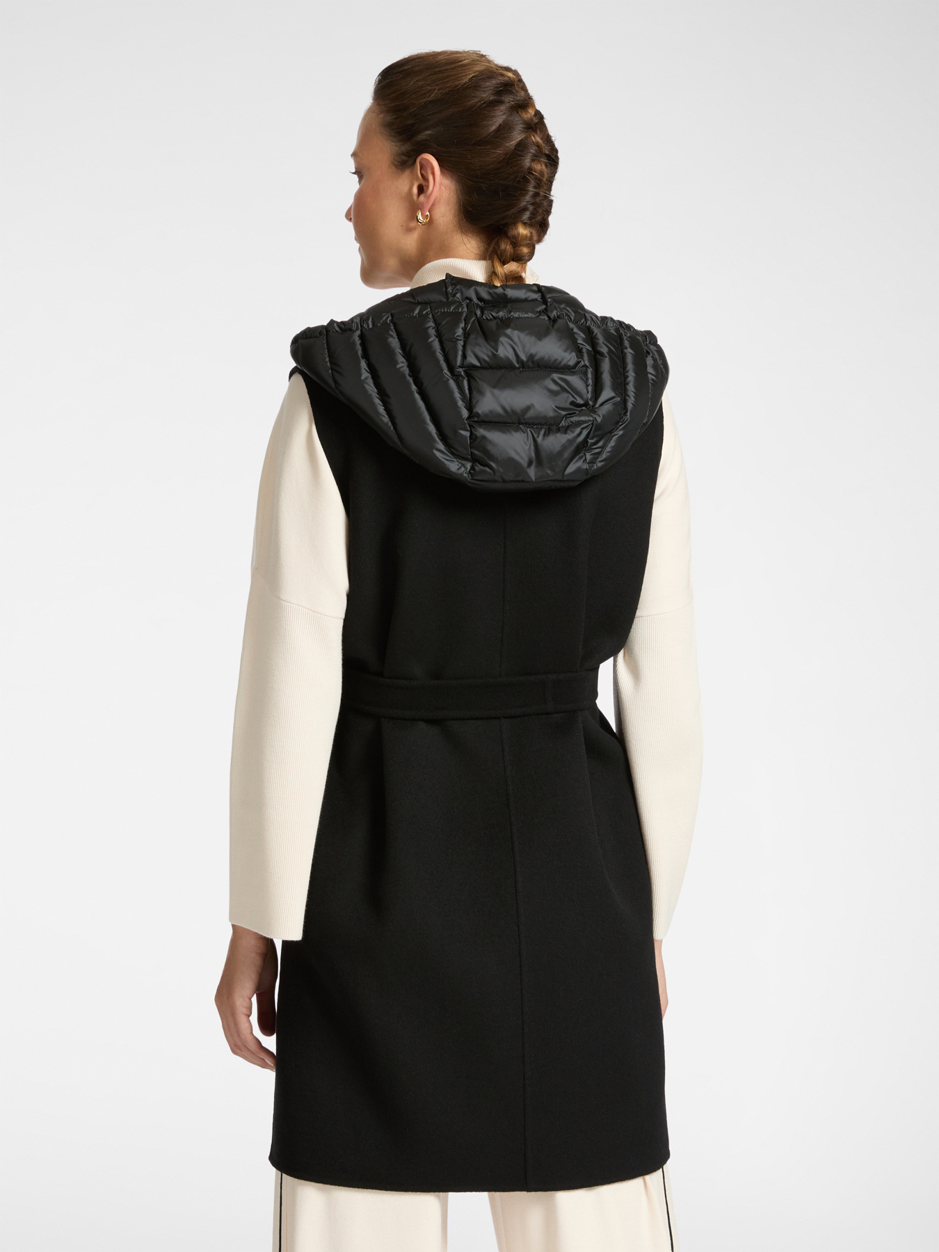 Sporty sleeveless coat image number 1