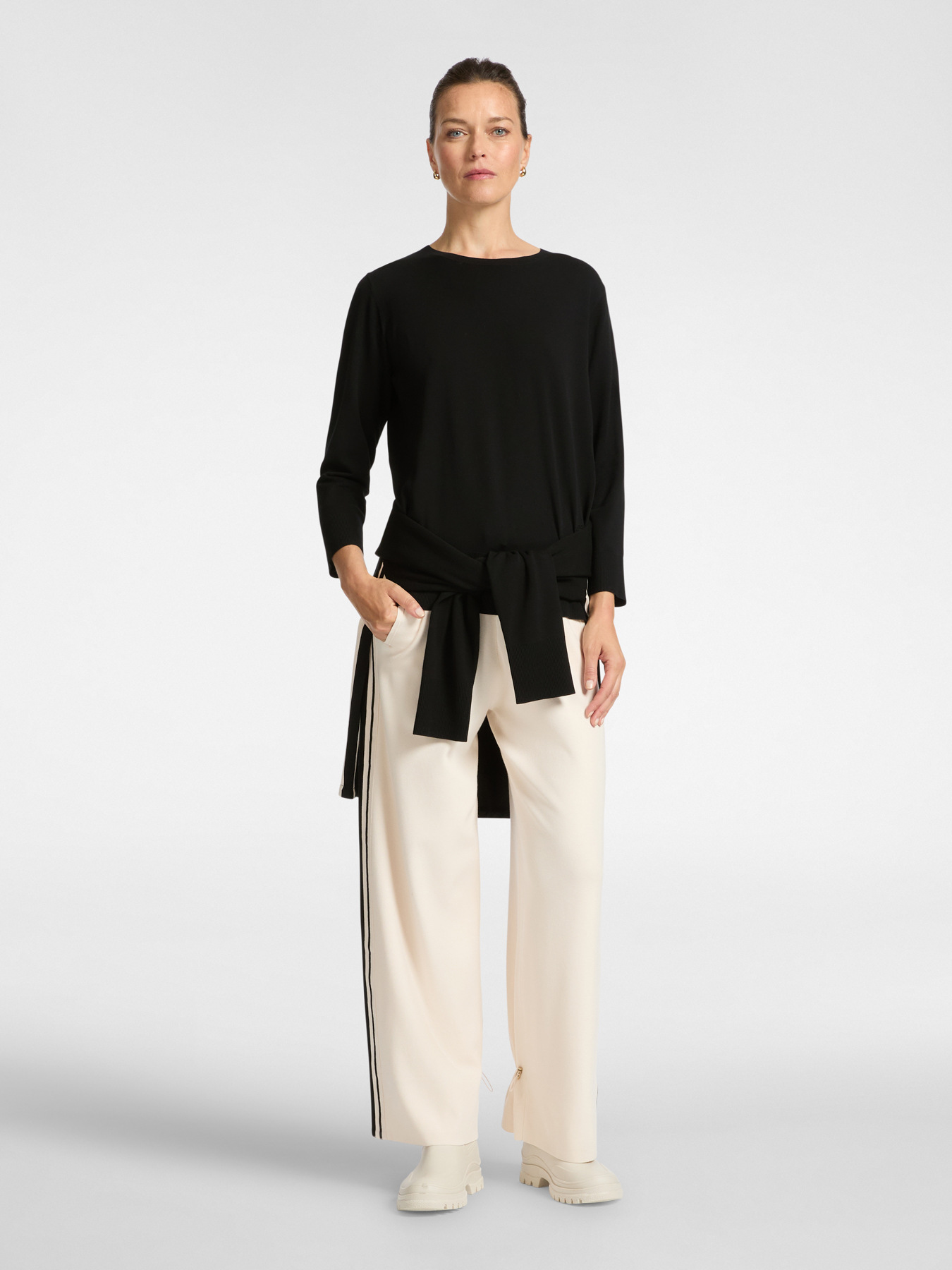 Su&eacute;ter esportivo de gola redonda image number 2