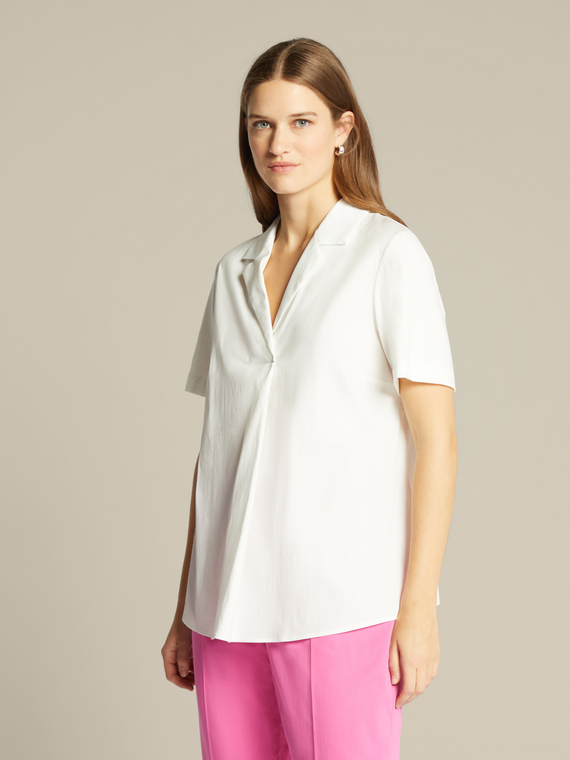 T-shirt with collar and lapels
