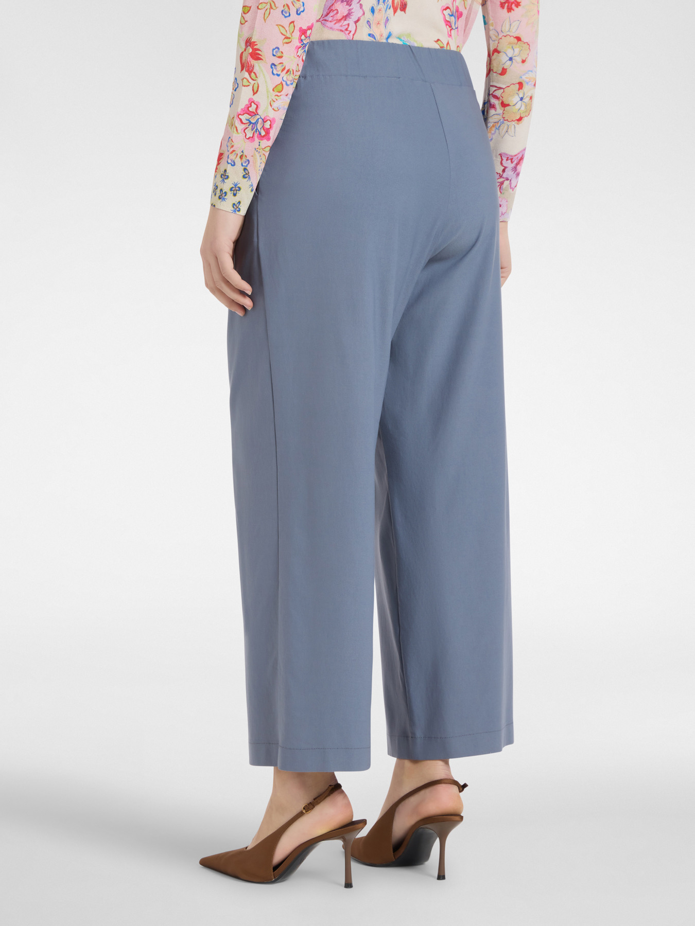 Pantalones amplios con pliegues image number 1