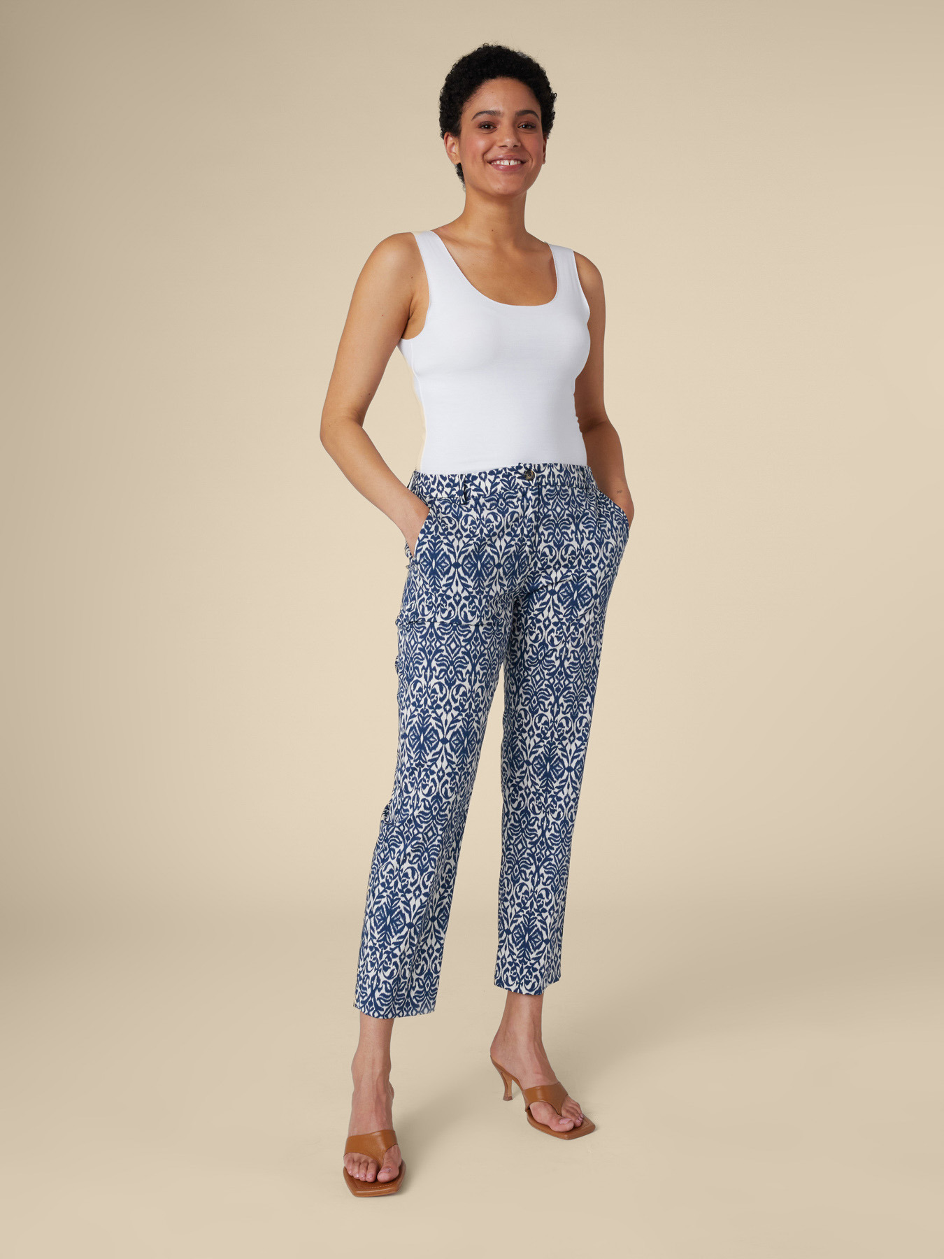 Printed chinos image number 3