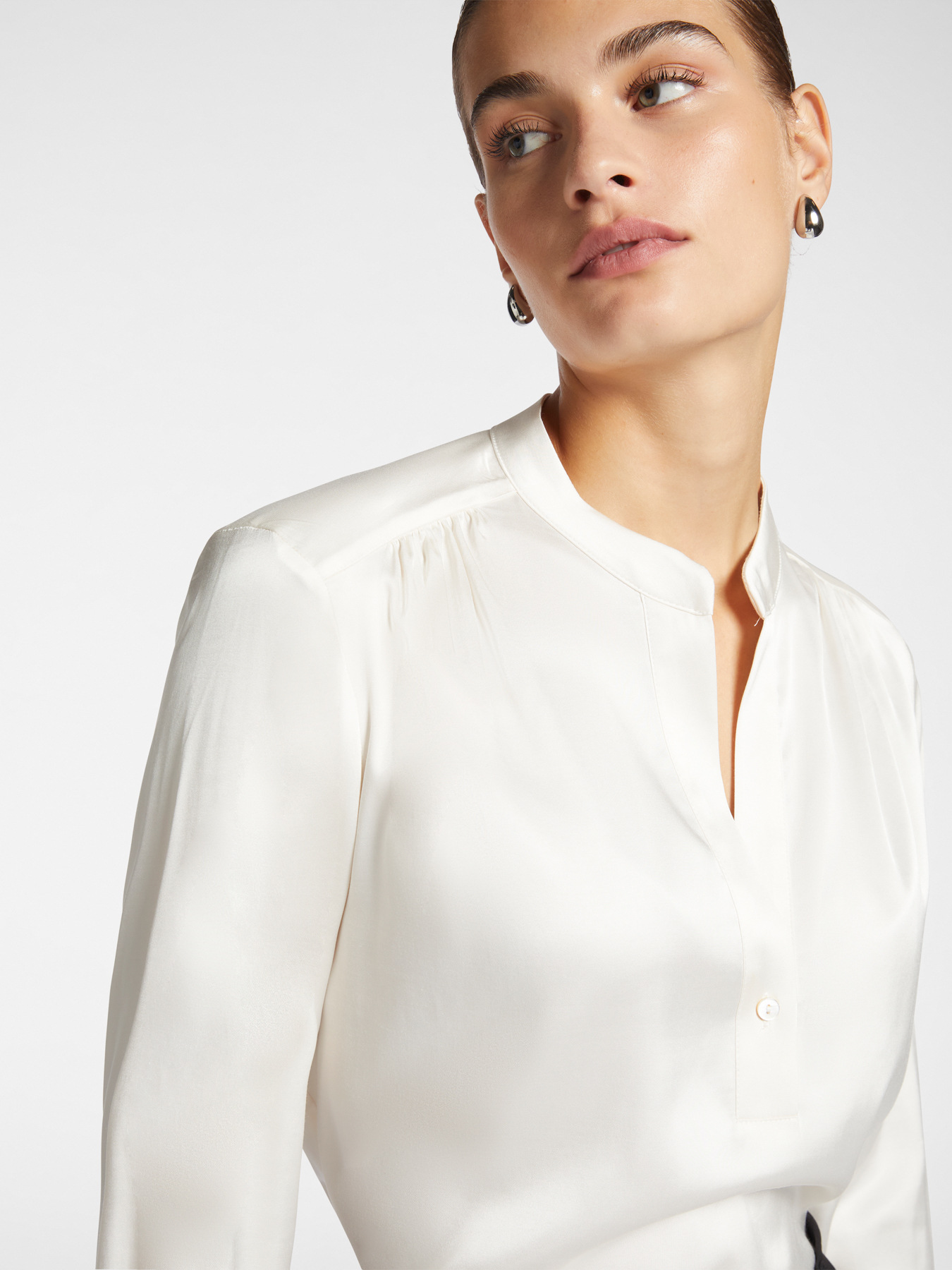 Bluse aus Satin image number 3