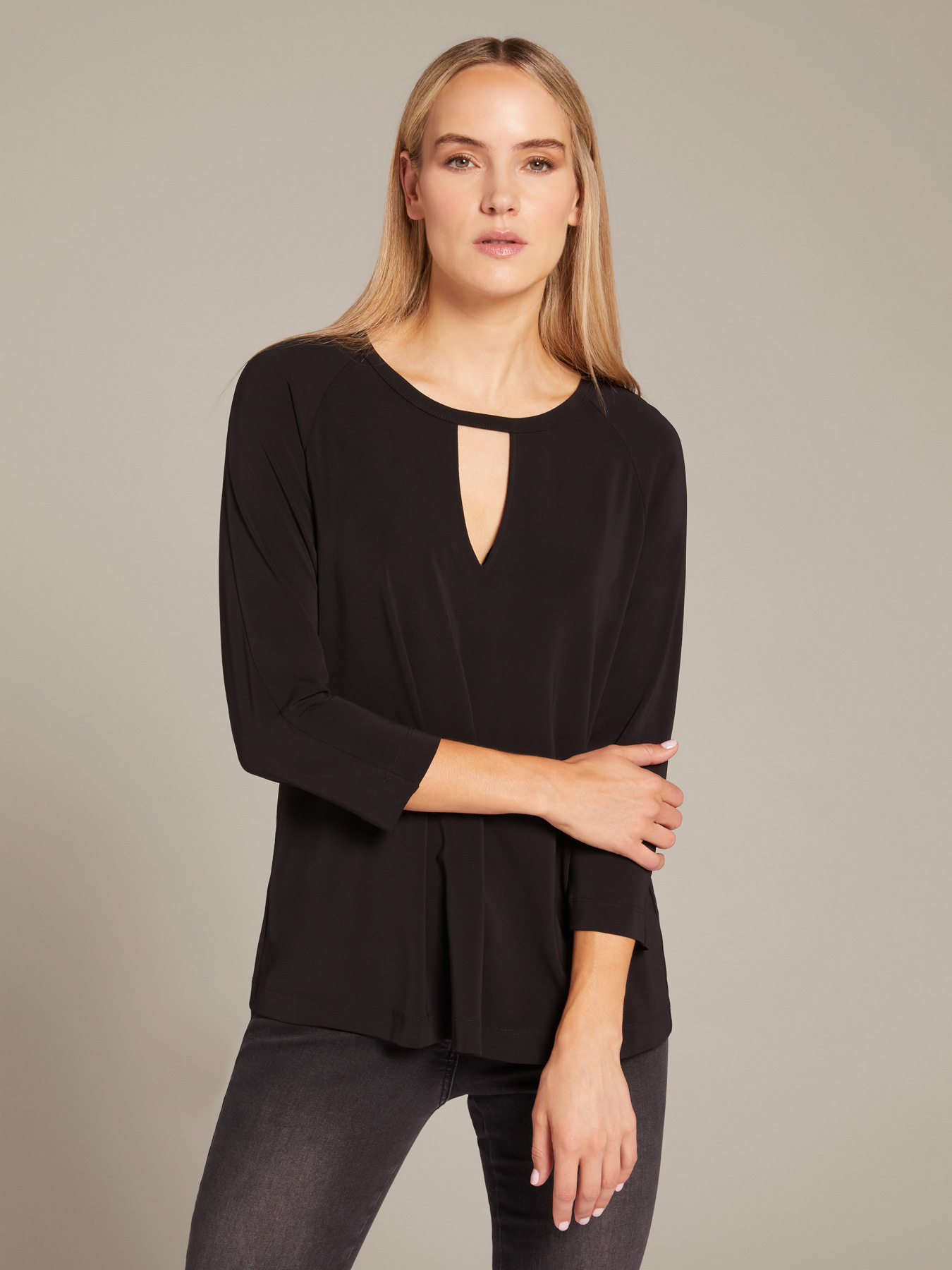 T-shirt com pormenor cut out image number 3