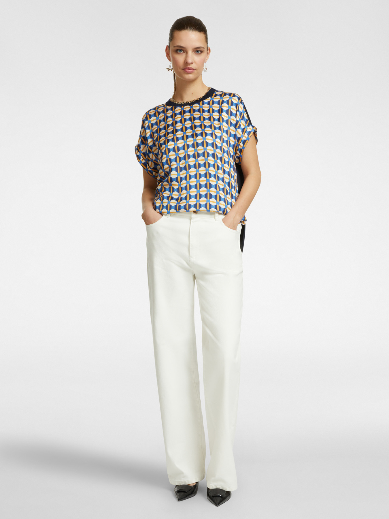 T-shirt with printed front image number 2