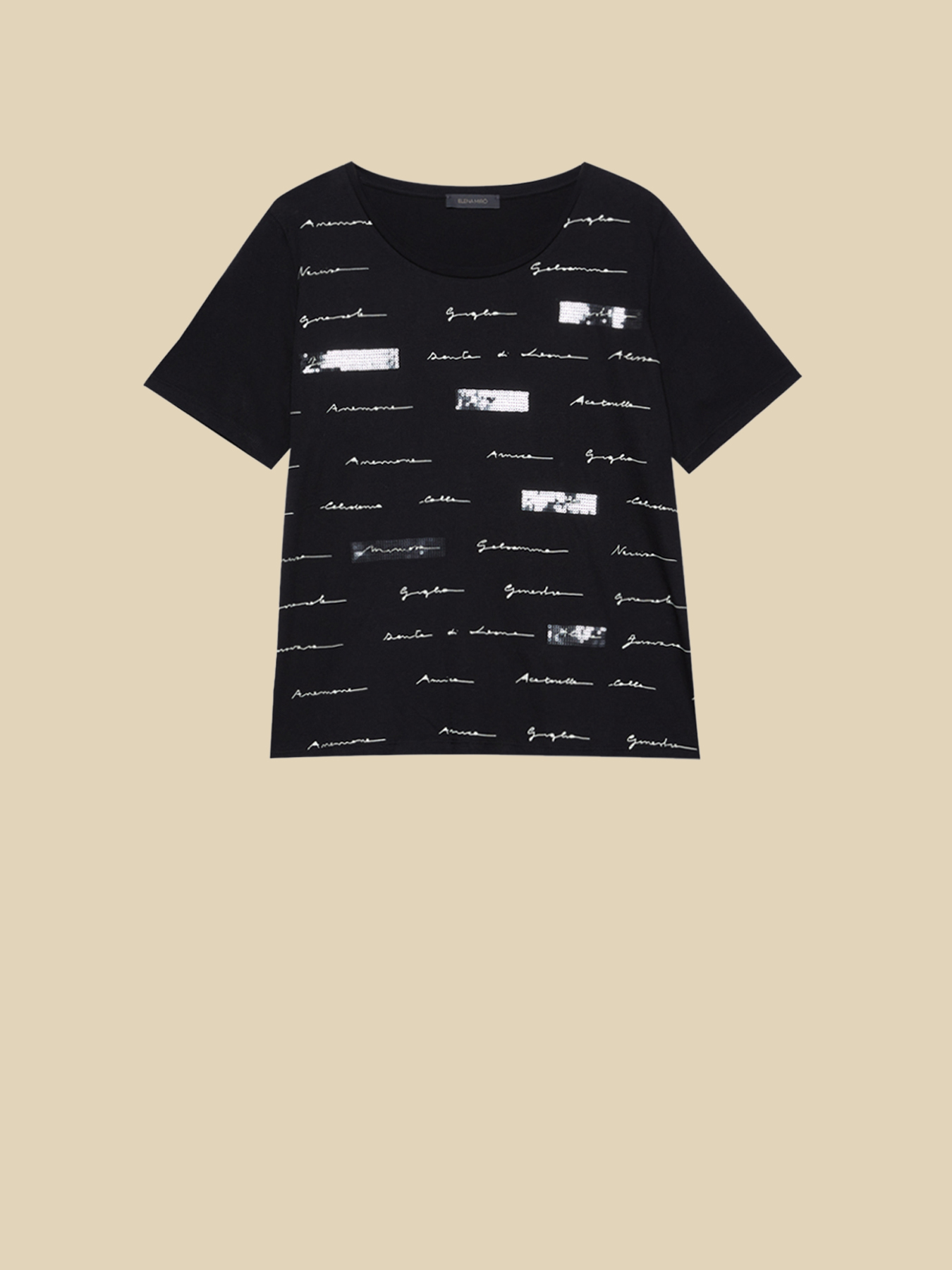 Camiseta con bordados image number 4