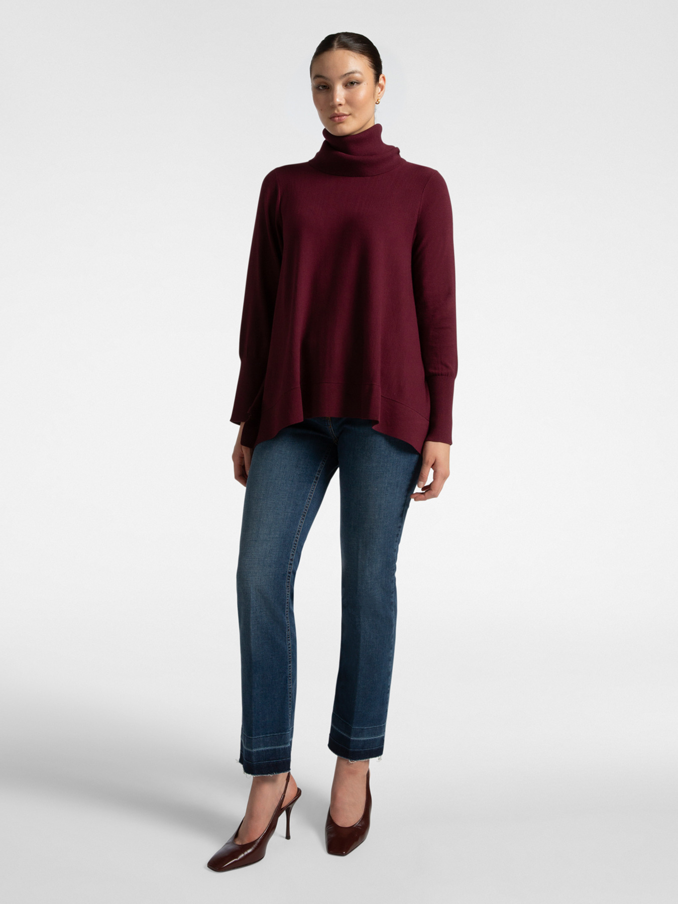 Jeans with chains on the pockets image number 0