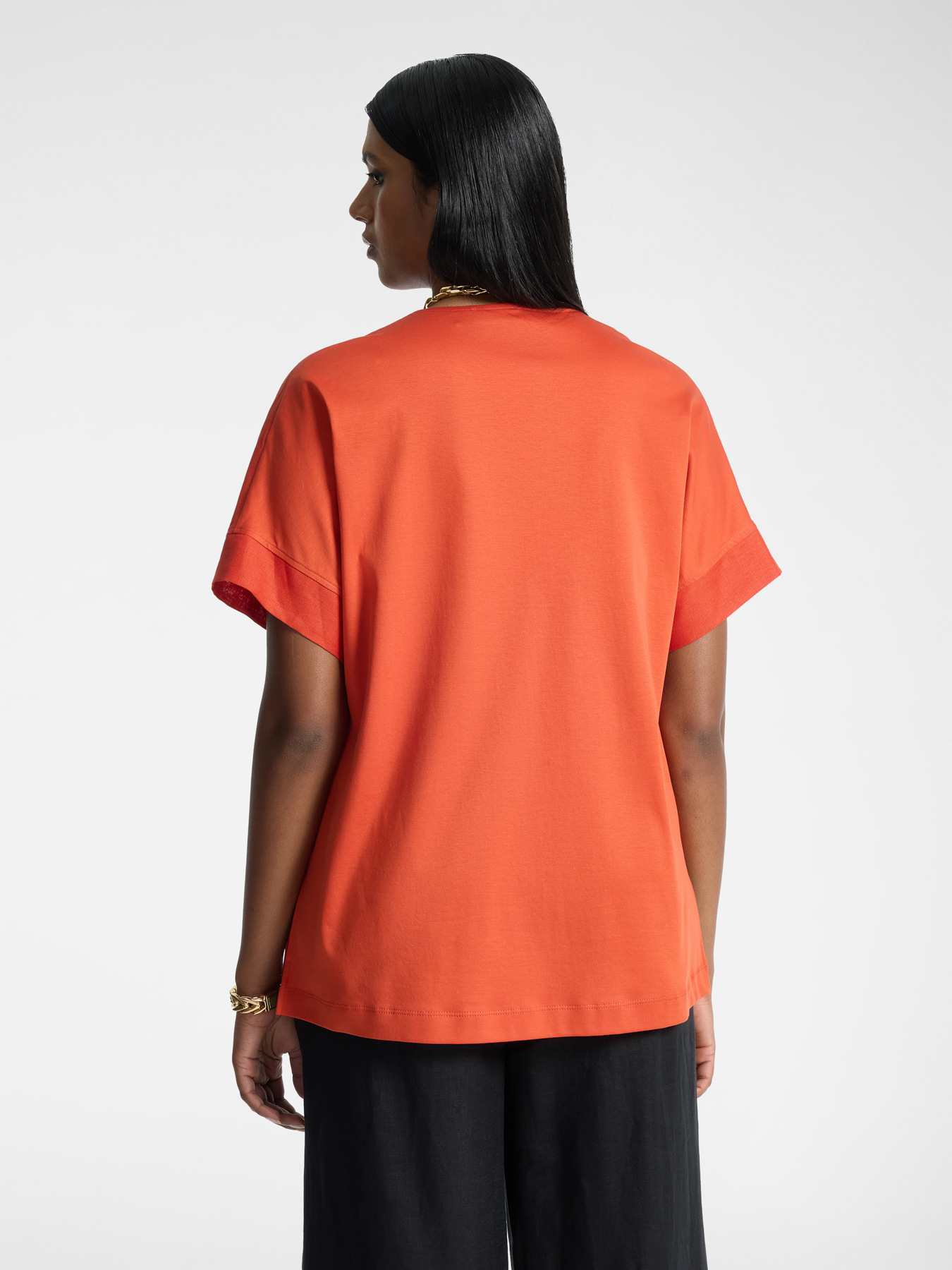 Linen and cotton V-neck T-shirt image number 1