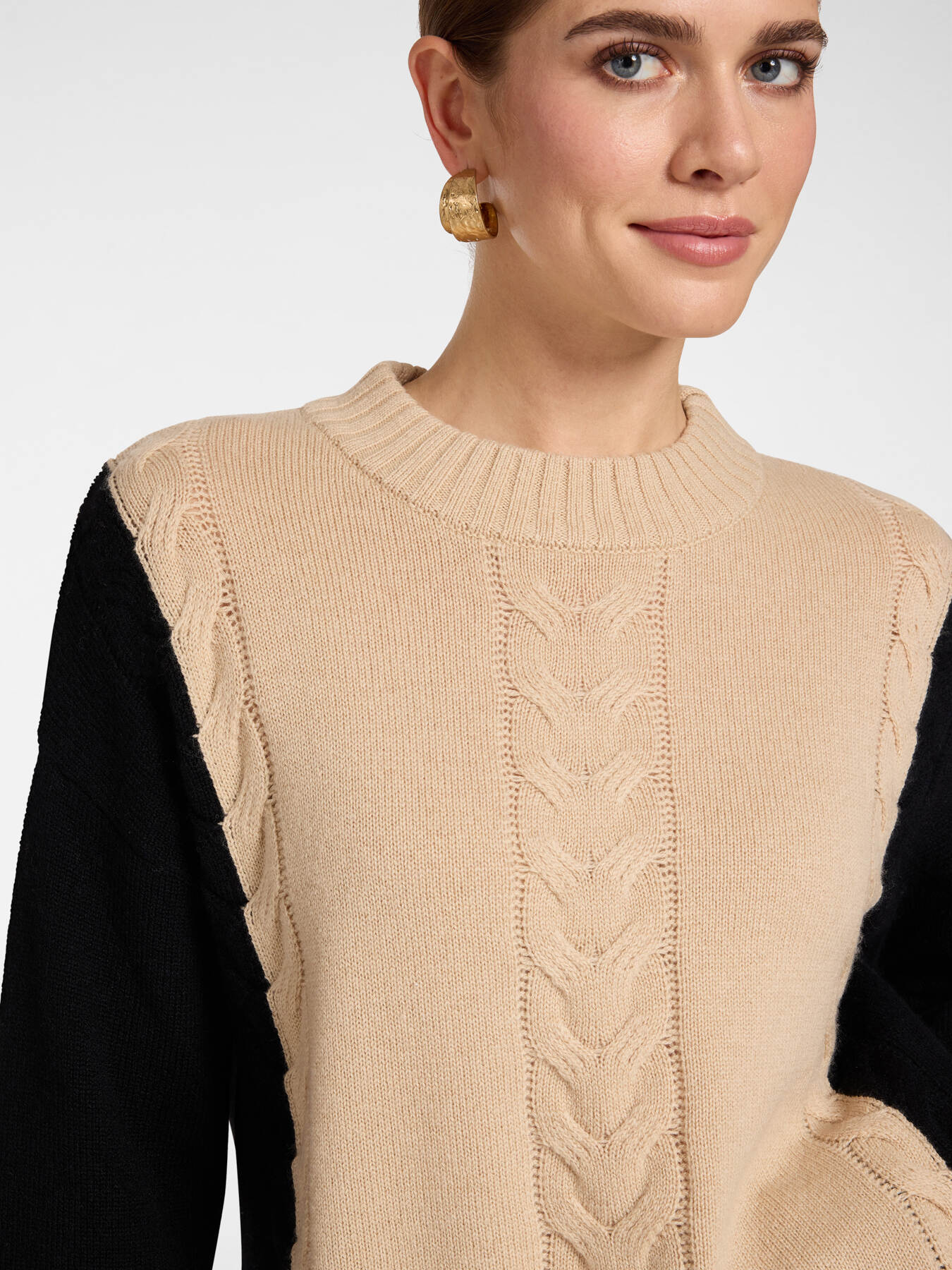 Pure wool sweater with cable knit image number 3
