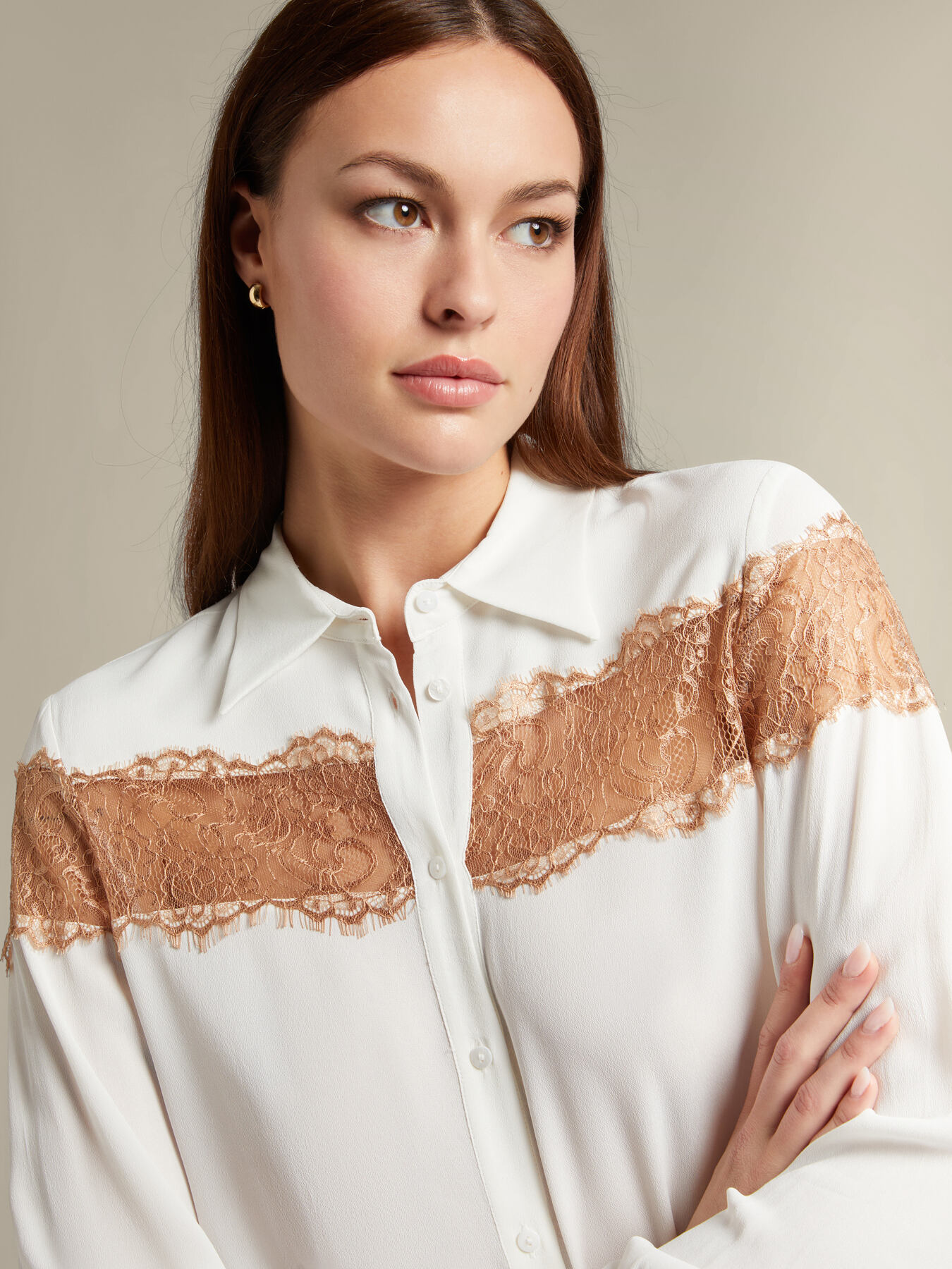 Camisa con borde de encaje image number 2