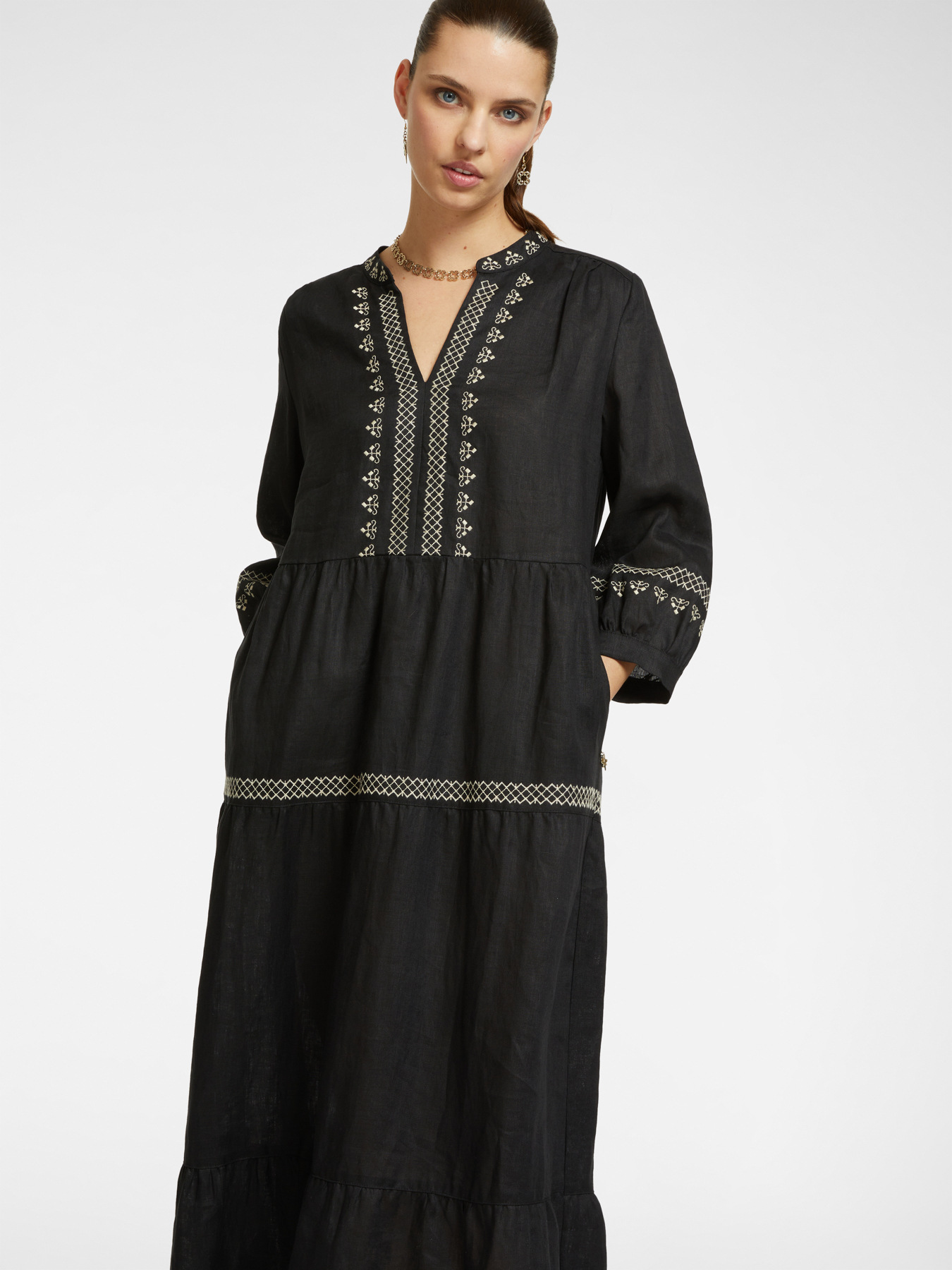 Besticktes Leinenkleid image number 2