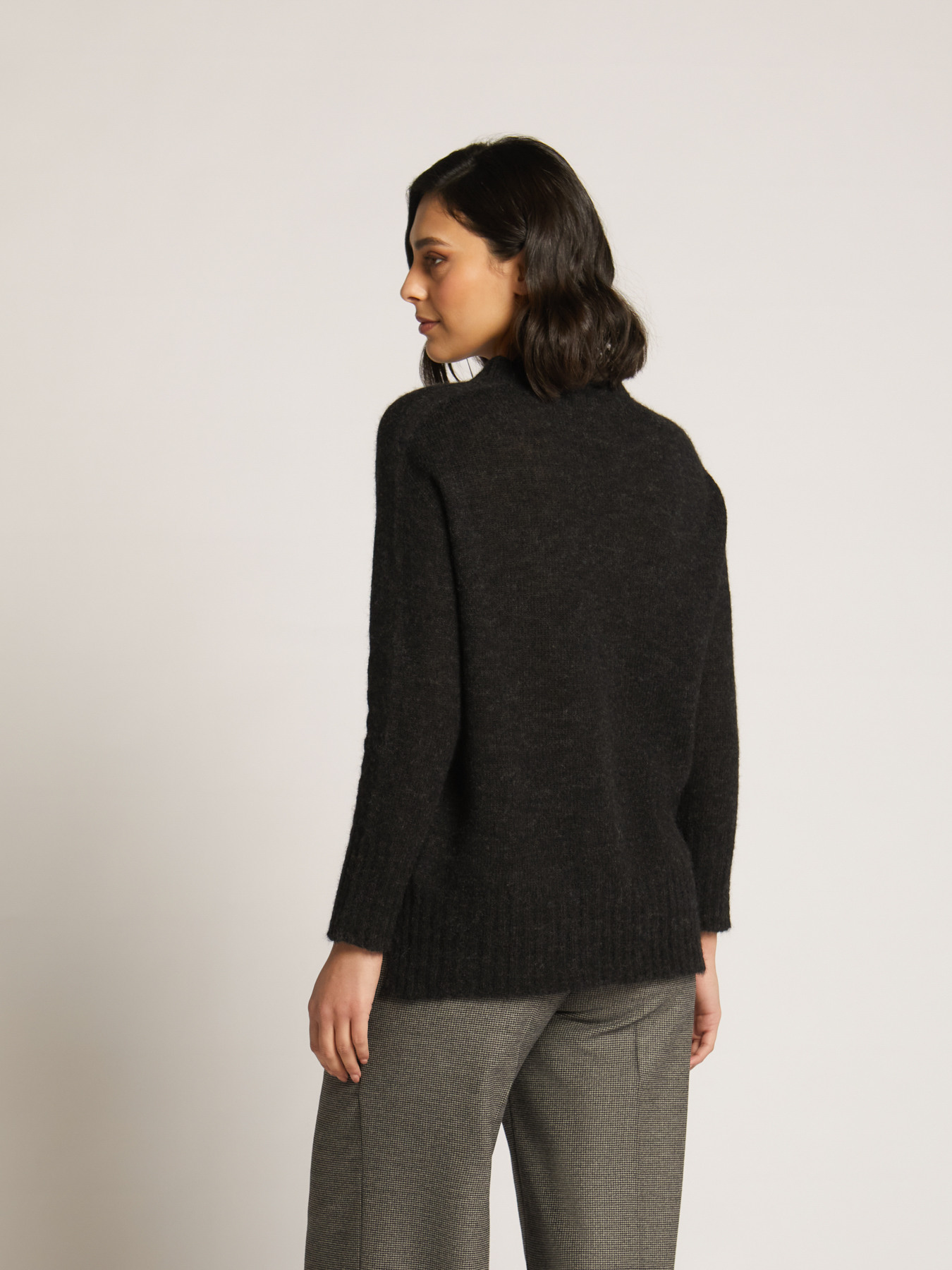 GAUZE EFFECT ALPACA V-NECK SWEATER WITH SLITS image number 1