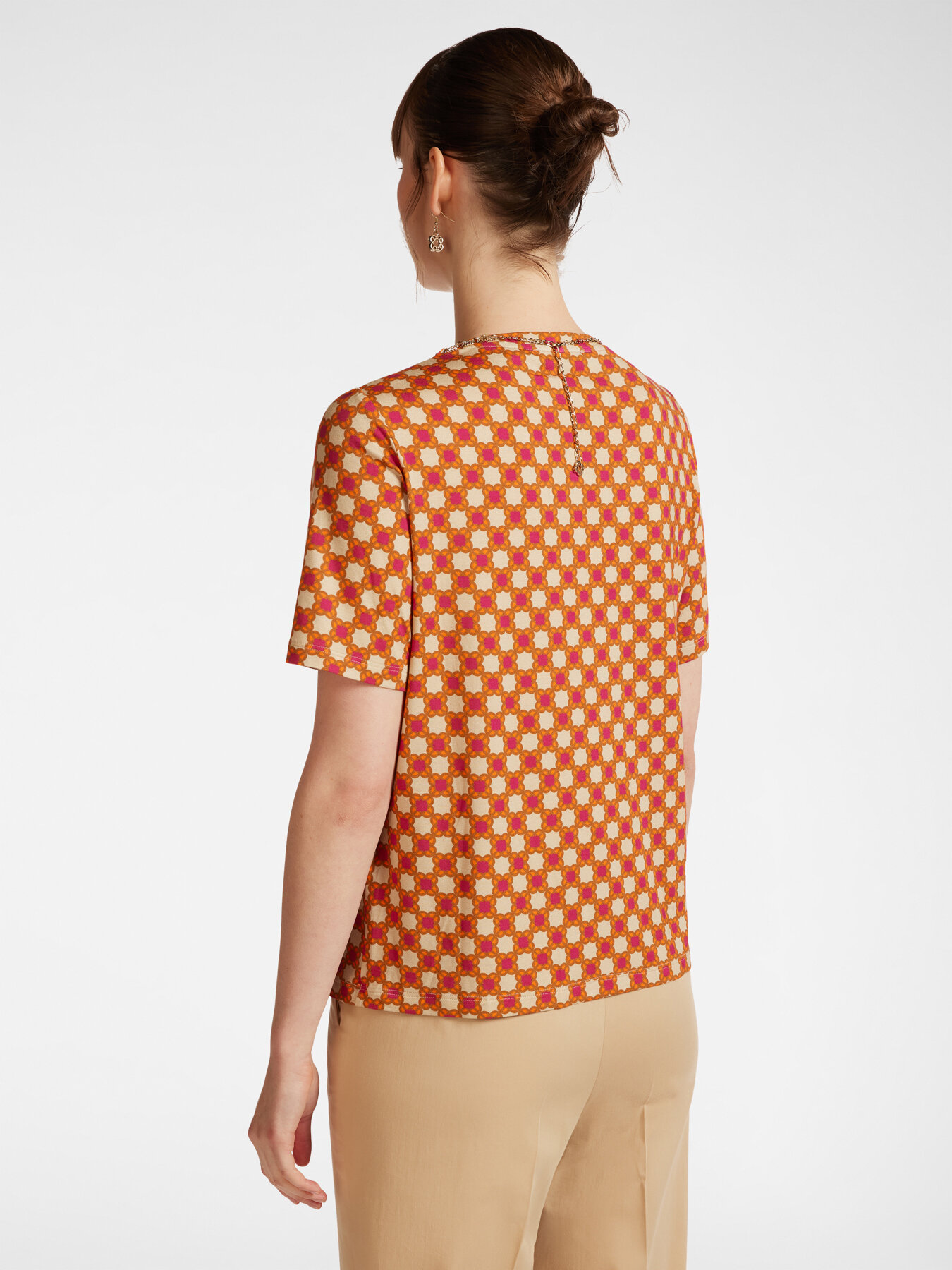 Printed T-shirt with necklace image number 1