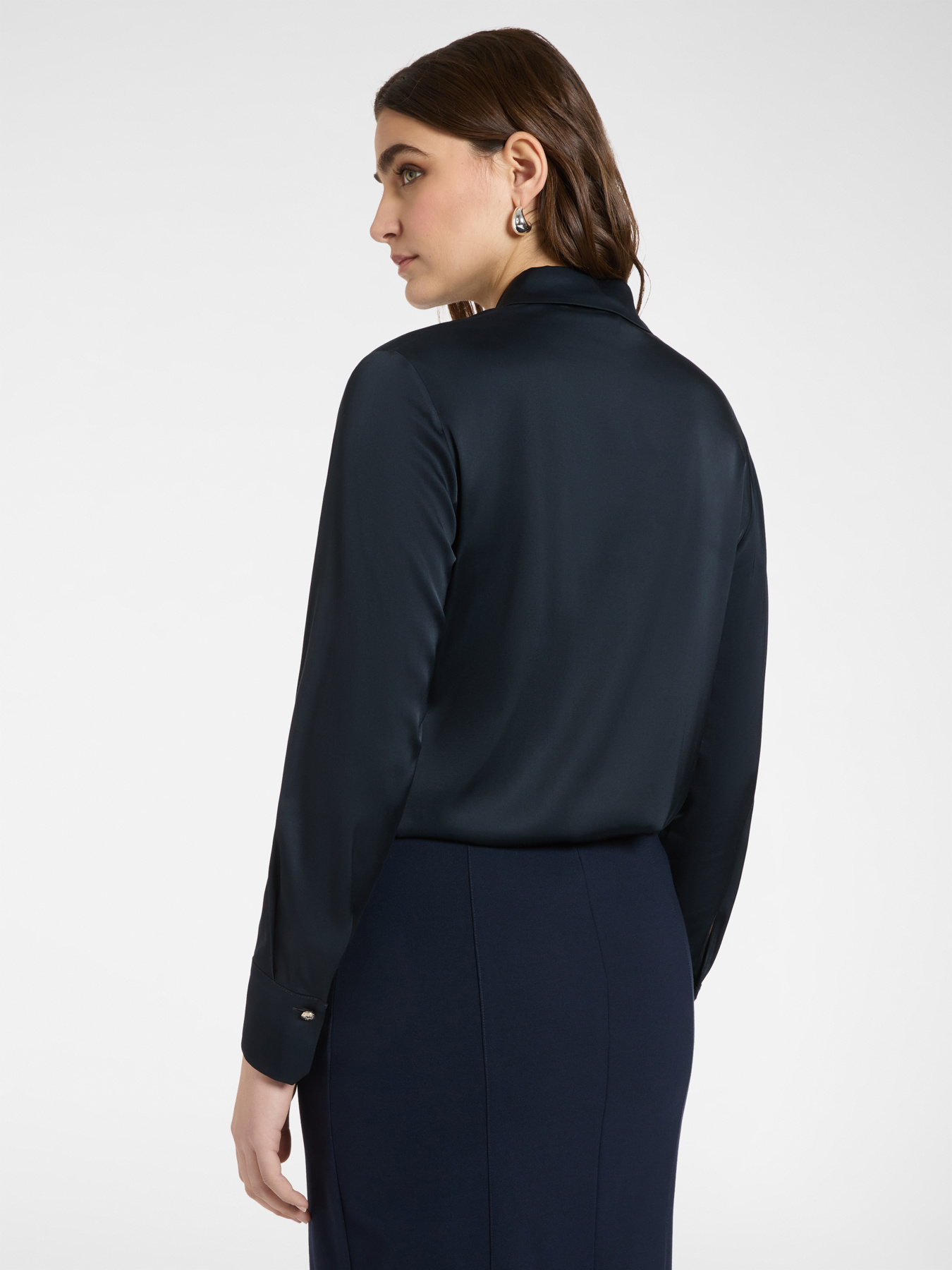 Chemise en satin extensible image number 1