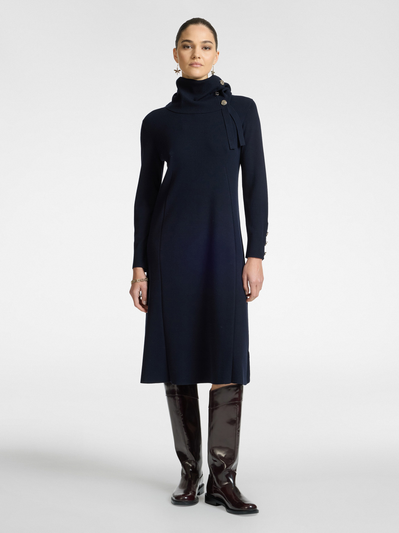 Abito in tricot con bottoni image number 2