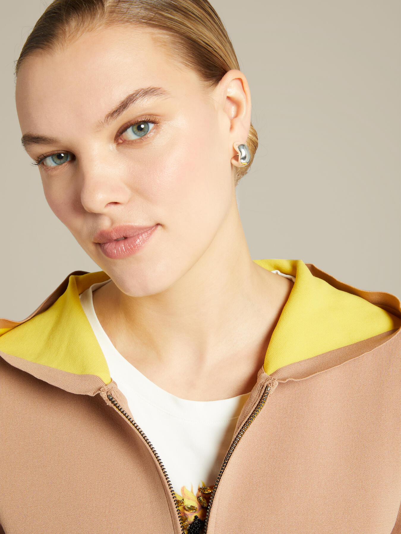 Camisa esportiva com capuz image number 3