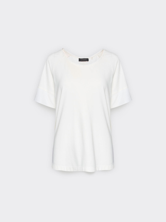 T-shirt com bot&otilde;es nas costas