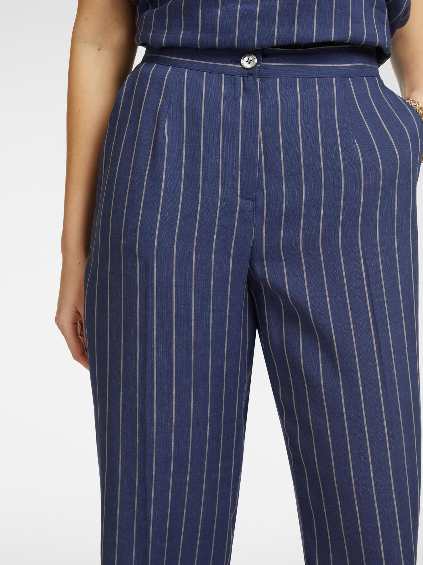 Pantalones de raya diplom&aacute;tica image number 3